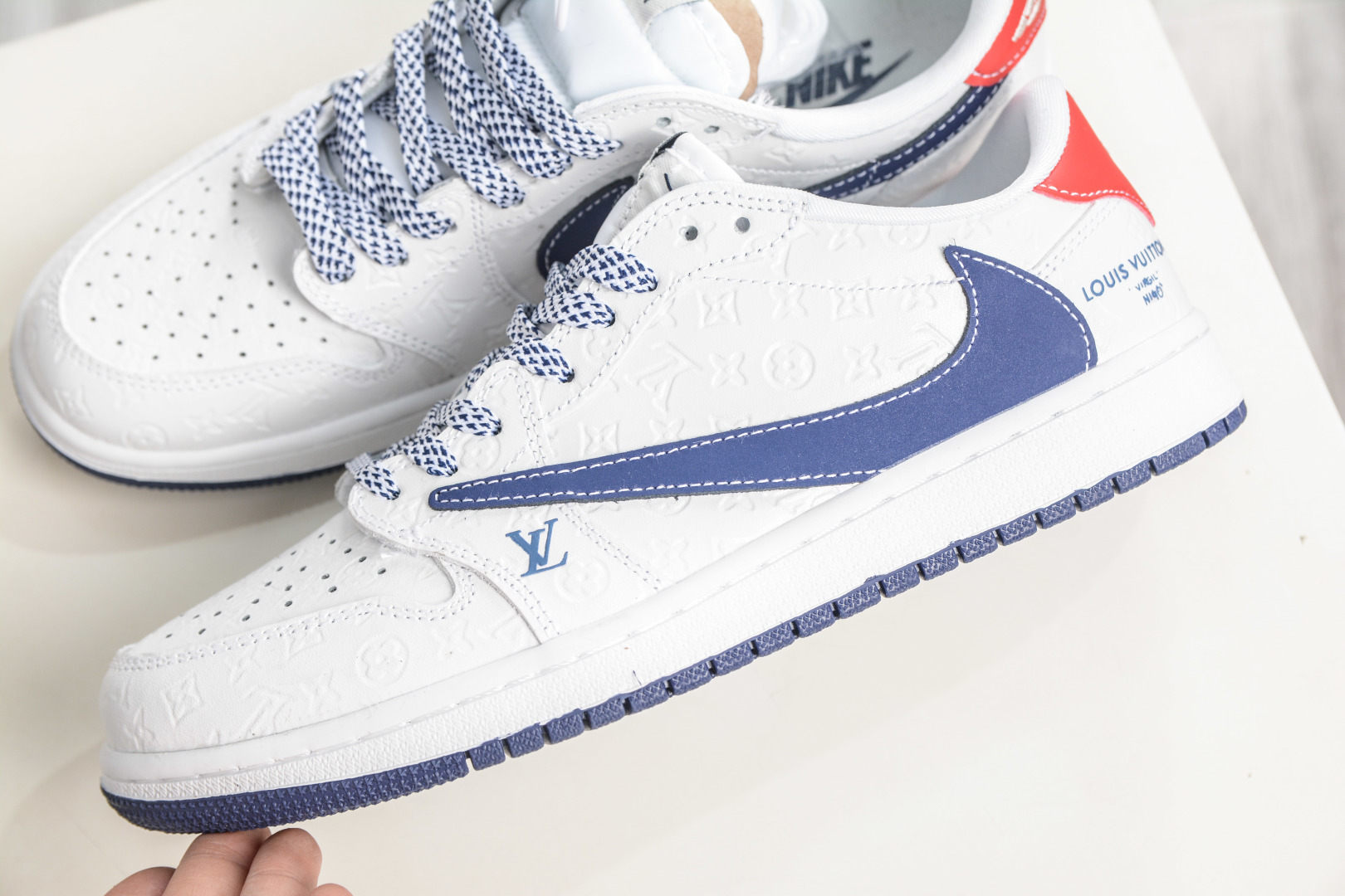 270 TS x Air Jordan x Louis Vuitton AJ1 Low 倒钩低帮LV联名-白蓝满印 LD2028-062-Chinese UA Cheap High Quatity Brand Clothes Bags handbags Sneakers wholesale wholesaler seller from China Factory suppliers Fashion Clothing Shoes best Quality Beautiful Price 270 TS x Air Jordan x Louis Vuitton AJ1 Low 倒钩低帮LV联名-白蓝满印 LD2028-062