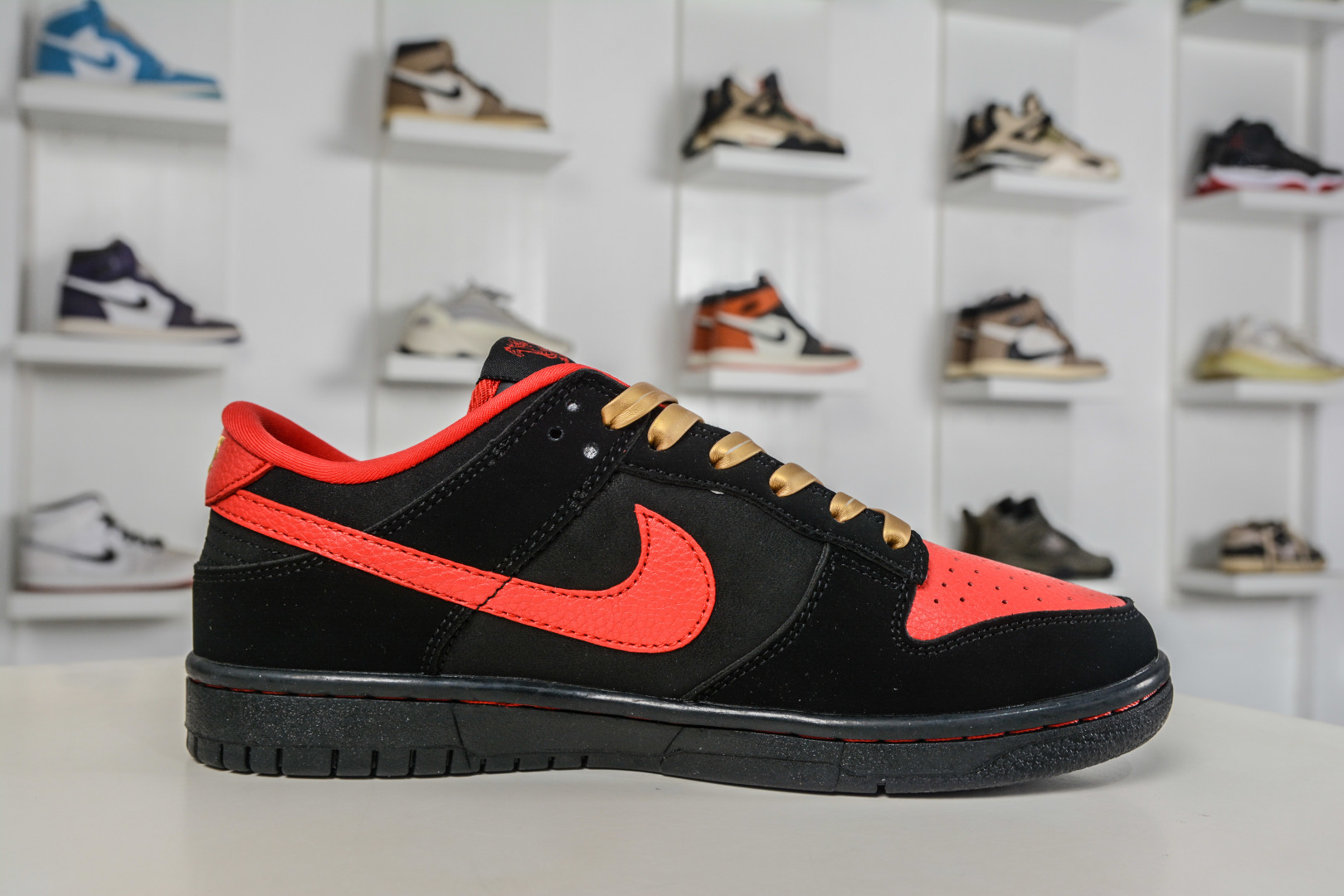 Nike SB Dunk Low x Superme SUP马年限定联名-黑红吉金 NH0601-488-Top High Quatity Cheap Sneakers Fashion Clothing Clothes Bags handbags Shoes of all Brand wholesale With The best Quality And Beautiful Price from China Factory Chinese suppliers wholesaler seller Nike SB Dunk Low x Superme SUP马年限定联名-黑红吉金 NH0601-488