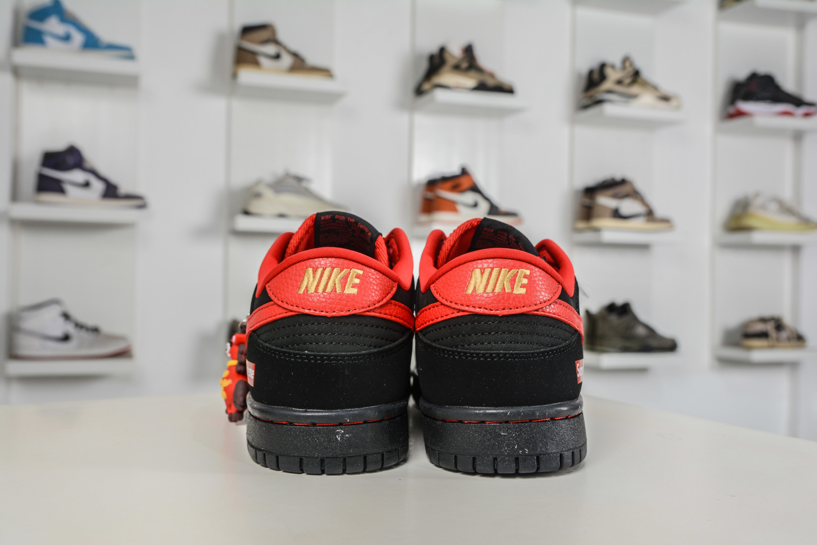 Nike SB Dunk Low x Superme SUP马年限定联名-黑红吉金 NH0601-488-Top High Quatity Cheap Sneakers Fashion Clothing Clothes Bags handbags Shoes of all Brand wholesale With The best Quality And Beautiful Price from China Factory Chinese suppliers wholesaler seller Nike SB Dunk Low x Superme SUP马年限定联名-黑红吉金 NH0601-488