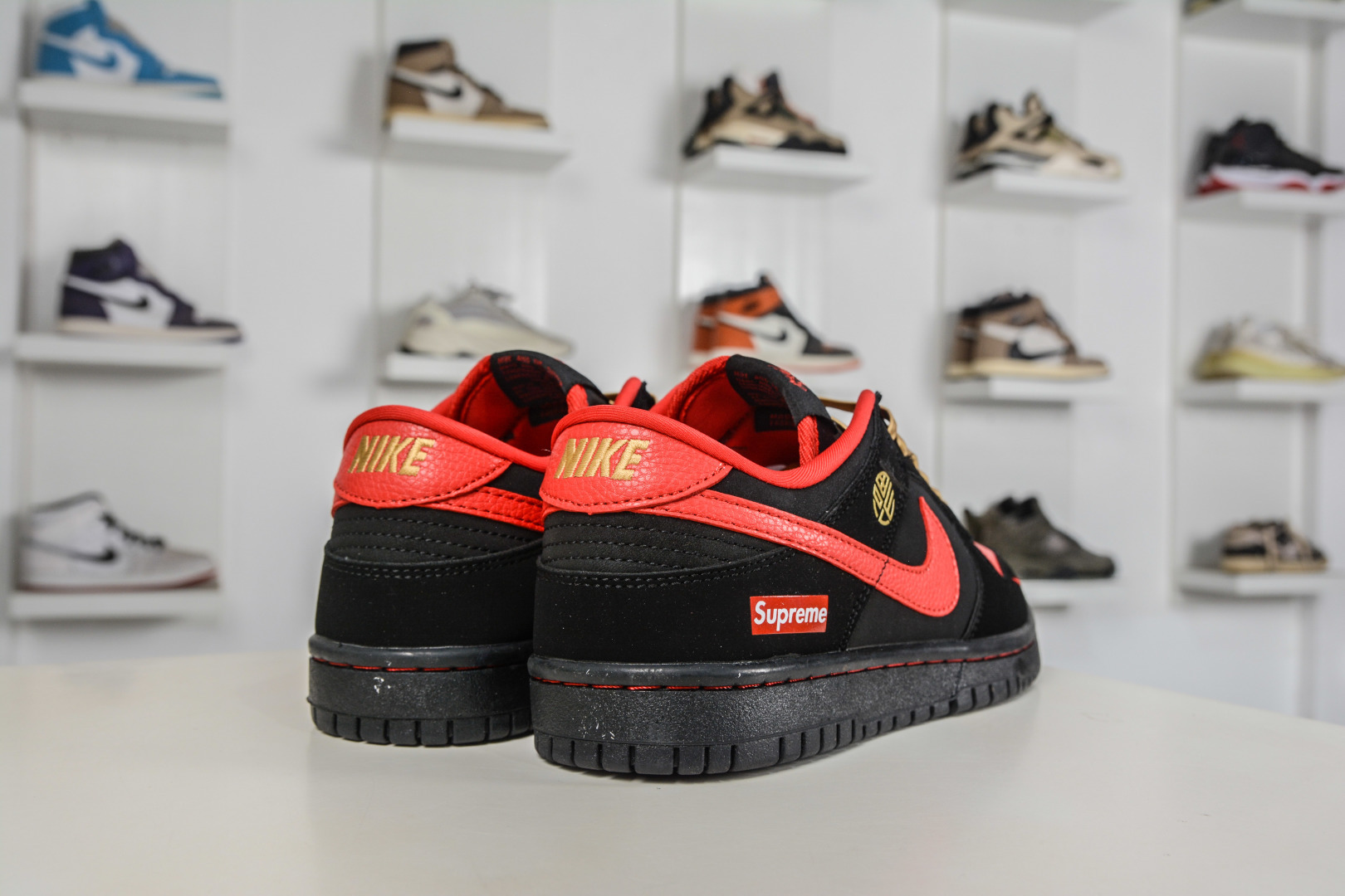 Nike SB Dunk Low x Superme SUP马年限定联名-黑红吉金 NH0601-488-Top High Quatity Cheap Sneakers Fashion Clothing Clothes Bags handbags Shoes of all Brand wholesale With The best Quality And Beautiful Price from China Factory Chinese suppliers wholesaler seller Nike SB Dunk Low x Superme SUP马年限定联名-黑红吉金 NH0601-488