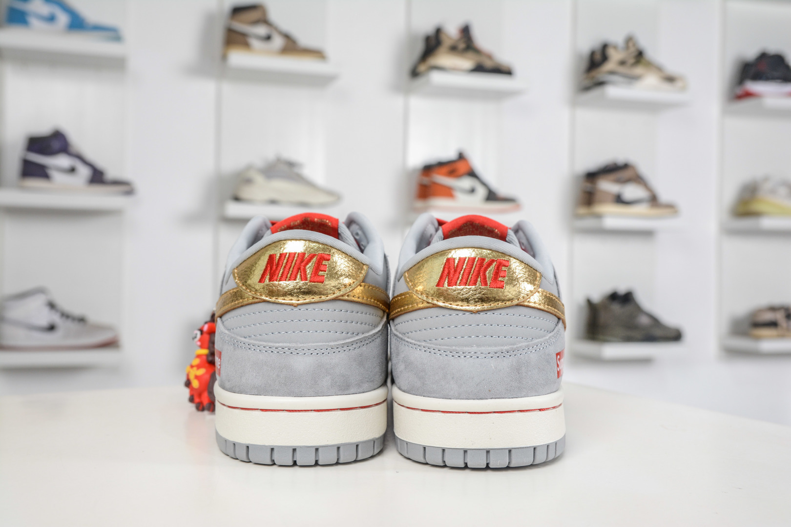 Nike SB Dunk Low x Superme SUP马年限定联名-鸿运灰金 NH0601-485 Nike SB Dunk Low x Superme SUP马年限定联名-鸿运灰金 NH0601-485