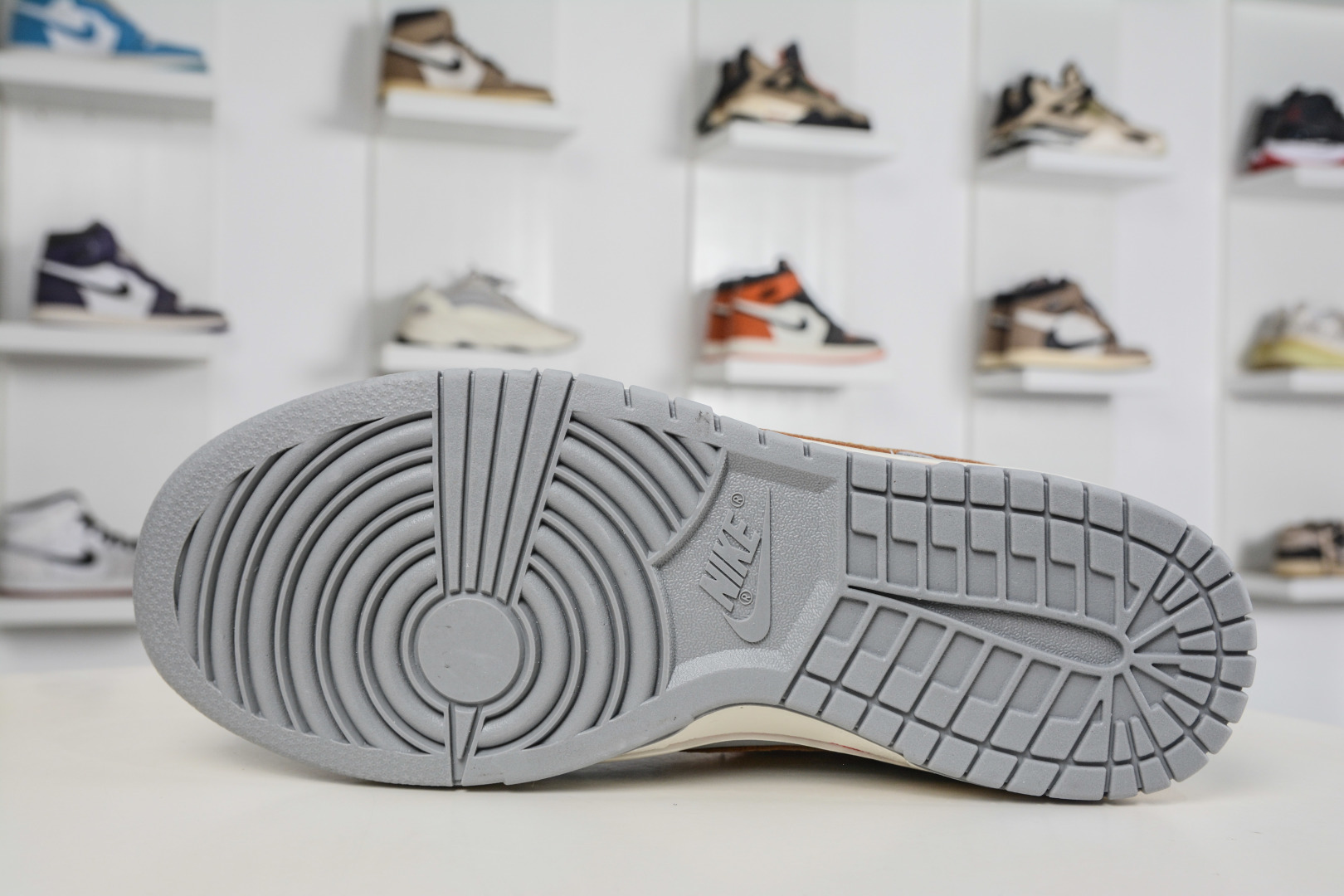 Nike SB Dunk Low x Superme SUP马年限定联名-鸿运灰金 NH0601-485 Nike SB Dunk Low x Superme SUP马年限定联名-鸿运灰金 NH0601-485