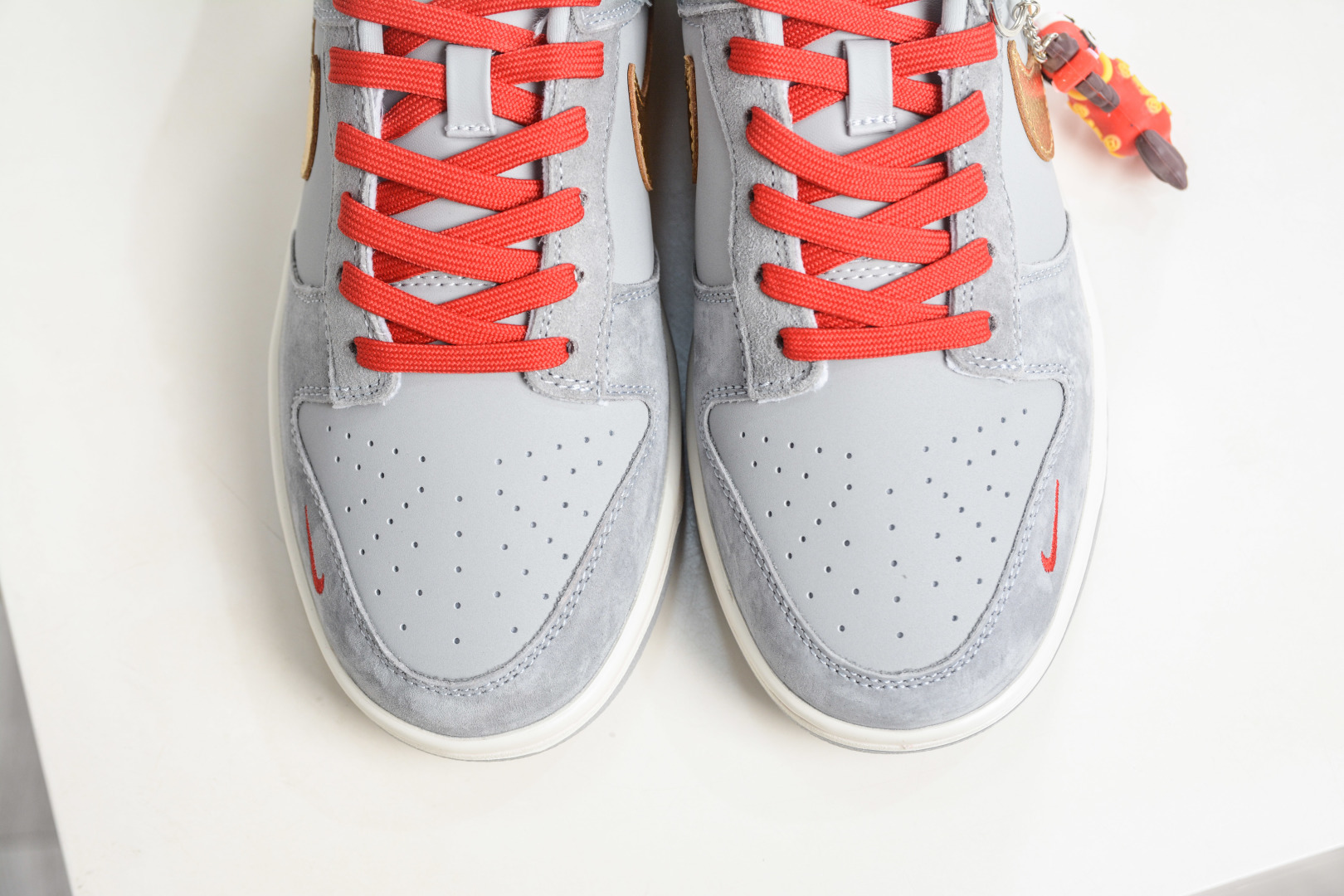 Nike SB Dunk Low x Superme SUP马年限定联名-鸿运灰金 NH0601-485 Nike SB Dunk Low x Superme SUP马年限定联名-鸿运灰金 NH0601-485