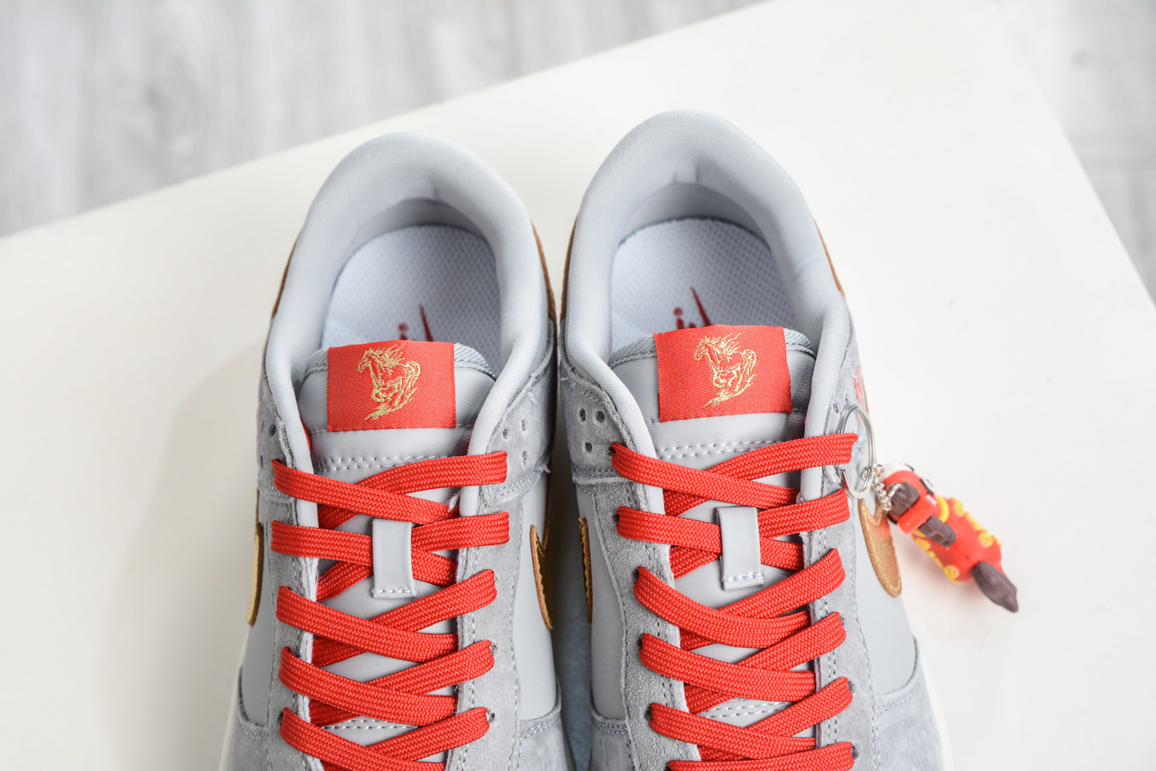 Nike SB Dunk Low x Superme SUP马年限定联名-鸿运灰金 NH0601-485 Nike SB Dunk Low x Superme SUP马年限定联名-鸿运灰金 NH0601-485