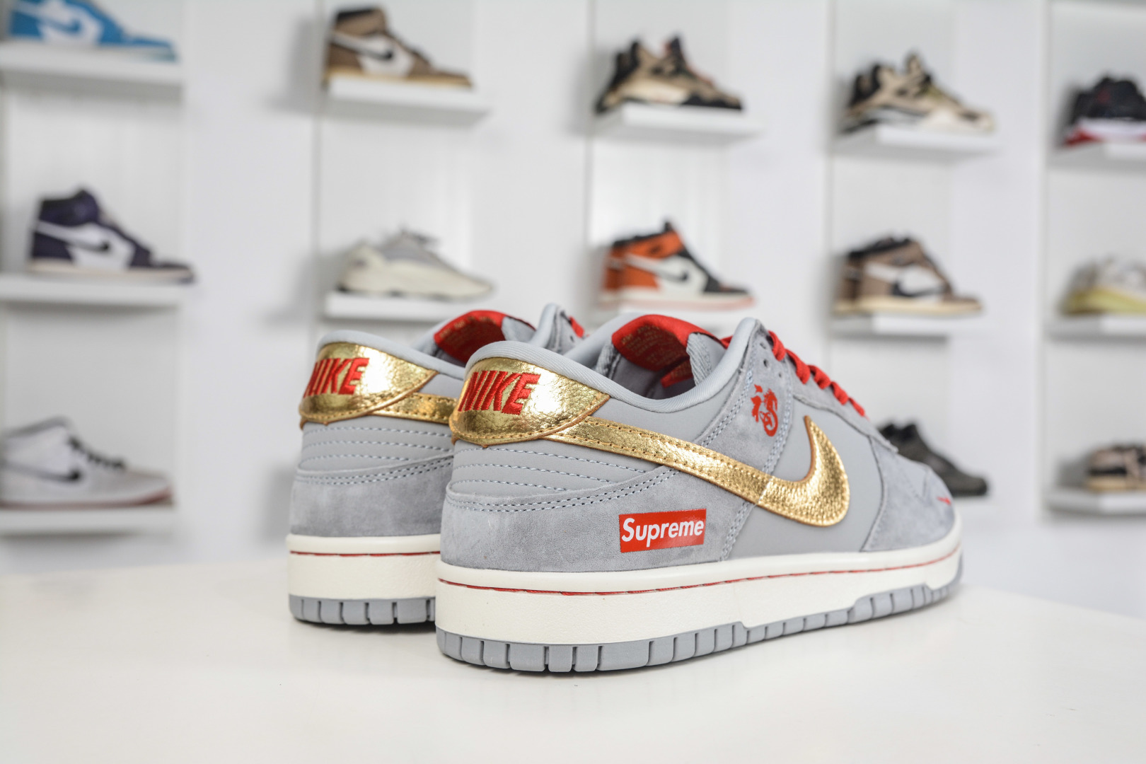 Nike SB Dunk Low x Superme SUP马年限定联名-鸿运灰金 NH0601-485 Nike SB Dunk Low x Superme SUP马年限定联名-鸿运灰金 NH0601-485