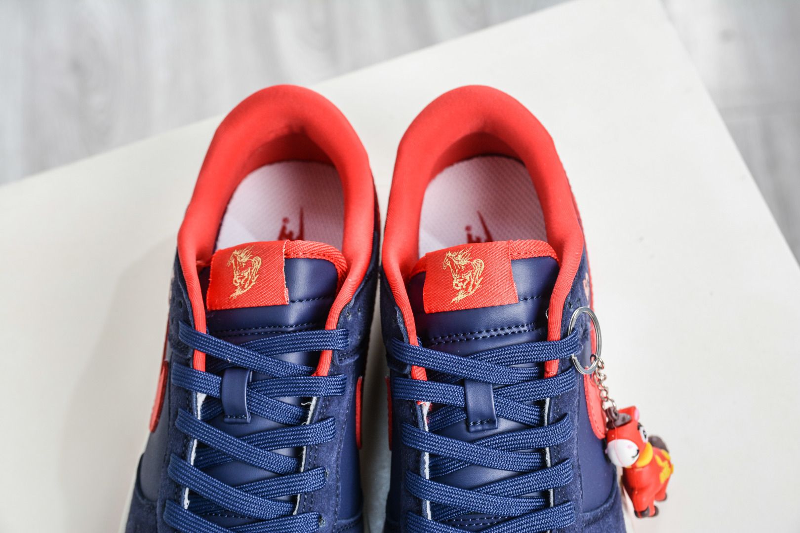 Nike SB Dunk Low x Superme SUP马年限定联名-幽蓝赤霞 NH0601-487-Top High Quatity Cheap Sneakers Fashion Clothing Clothes Bags handbags Shoes of all Brand wholesale With The best Quality And Beautiful Price from China Factory Chinese suppliers wholesaler seller Nike SB Dunk Low x Superme SUP马年限定联名-幽蓝赤霞 NH0601-487