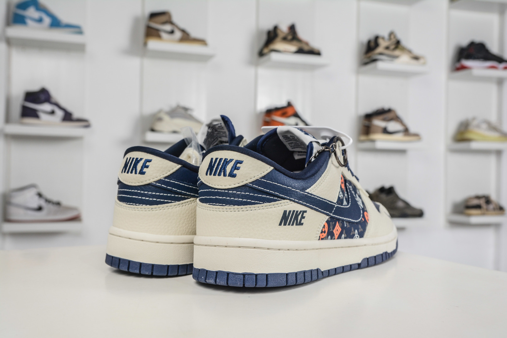 Nike SB Dunk Low 藏青老花 MN1688-104-Top High Quatity Cheap Sneakers Fashion Clothing Clothes Bags handbags Shoes of all Brand wholesale With The best Quality And Beautiful Price from China Factory Chinese suppliers wholesaler seller Nike SB Dunk Low 藏青老花 MN1688-104