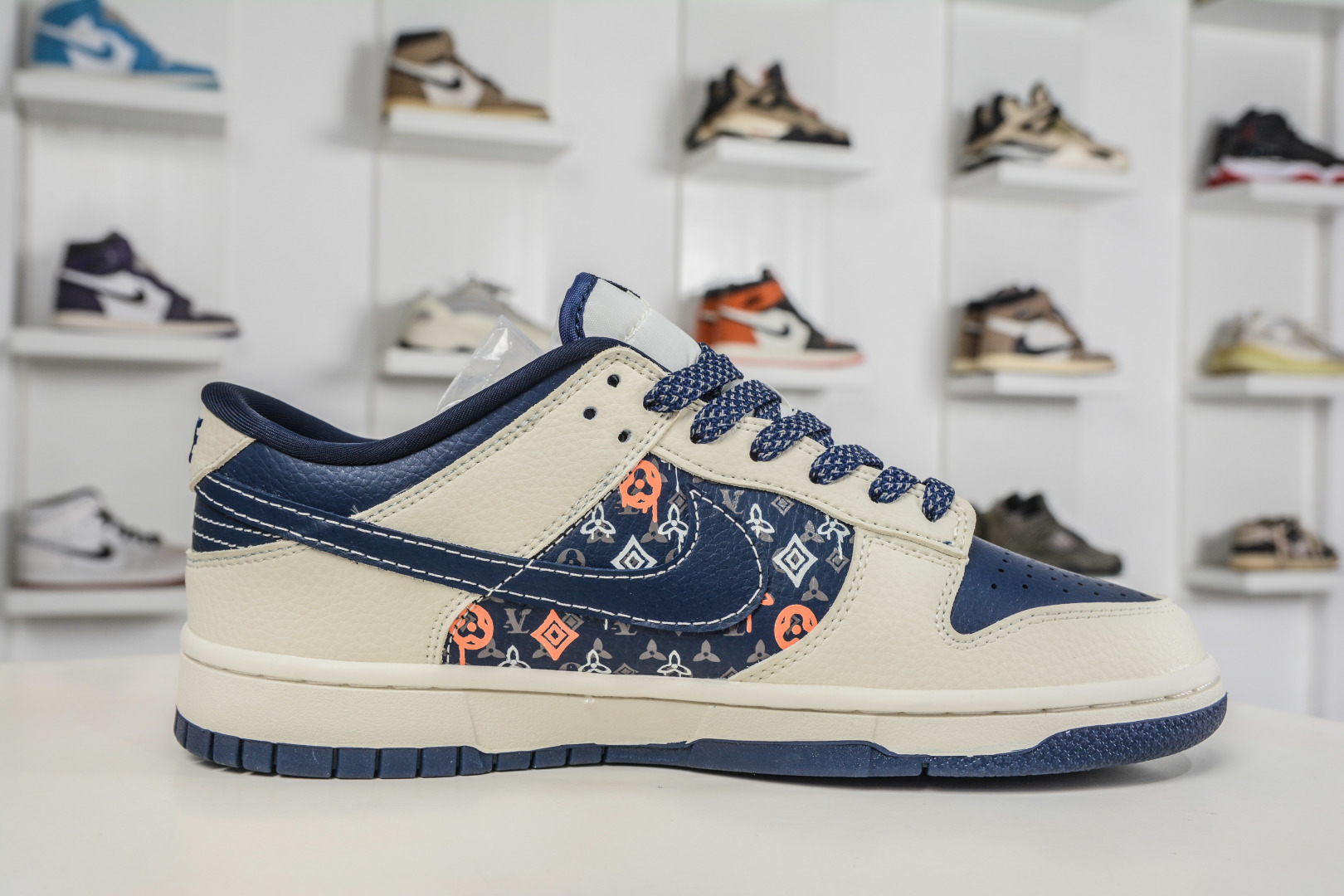 Nike SB Dunk Low 藏青老花 MN1688-104-Top High Quatity Cheap Sneakers Fashion Clothing Clothes Bags handbags Shoes of all Brand wholesale With The best Quality And Beautiful Price from China Factory Chinese suppliers wholesaler seller Nike SB Dunk Low 藏青老花 MN1688-104
