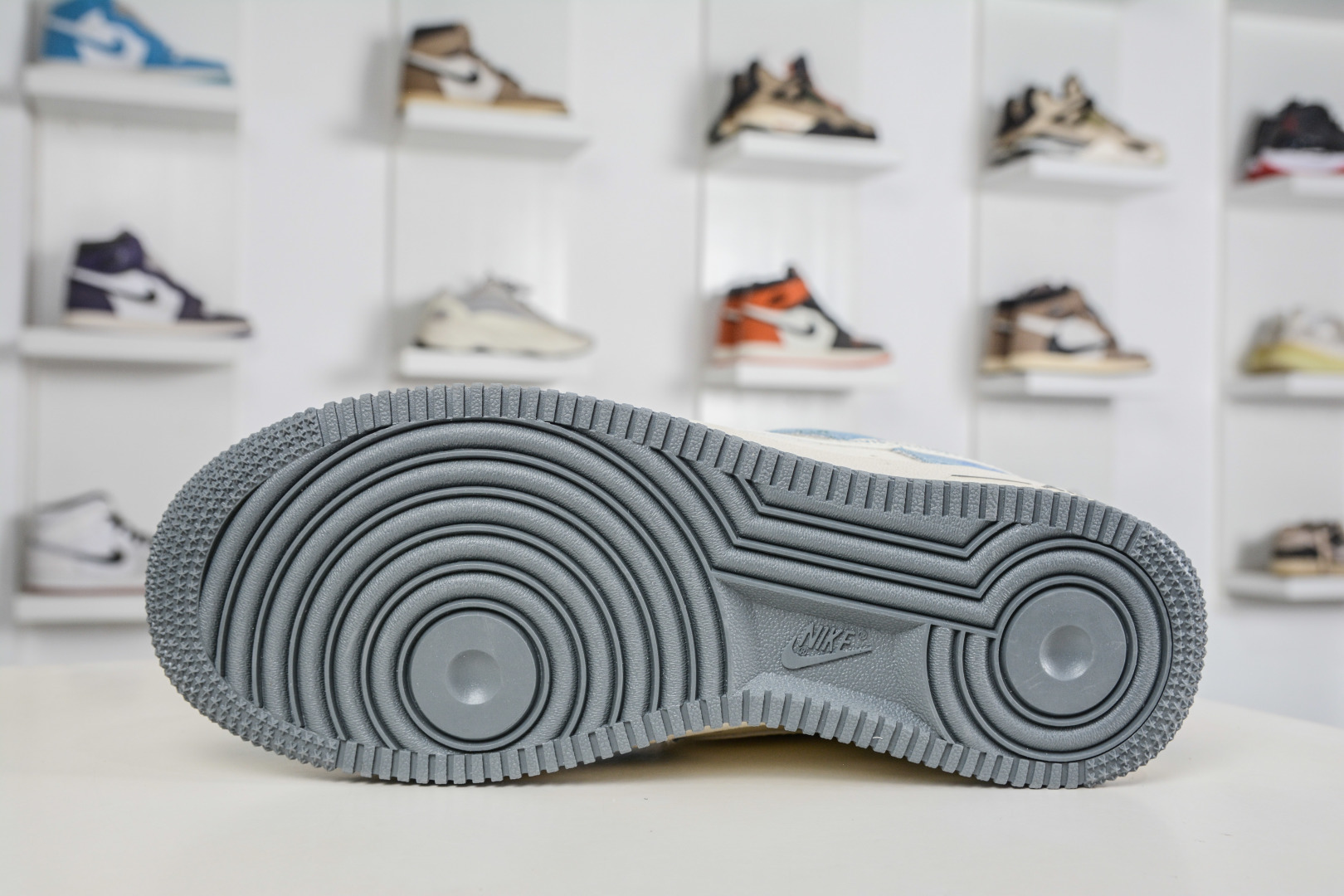 Nike Air Force 1 Low 07 x Louis Vuitton LV联名-蓝白格子 DN1688-813 Nike Air Force 1 Low 07 x Louis Vuitton LV联名-蓝白格子 DN1688-813
