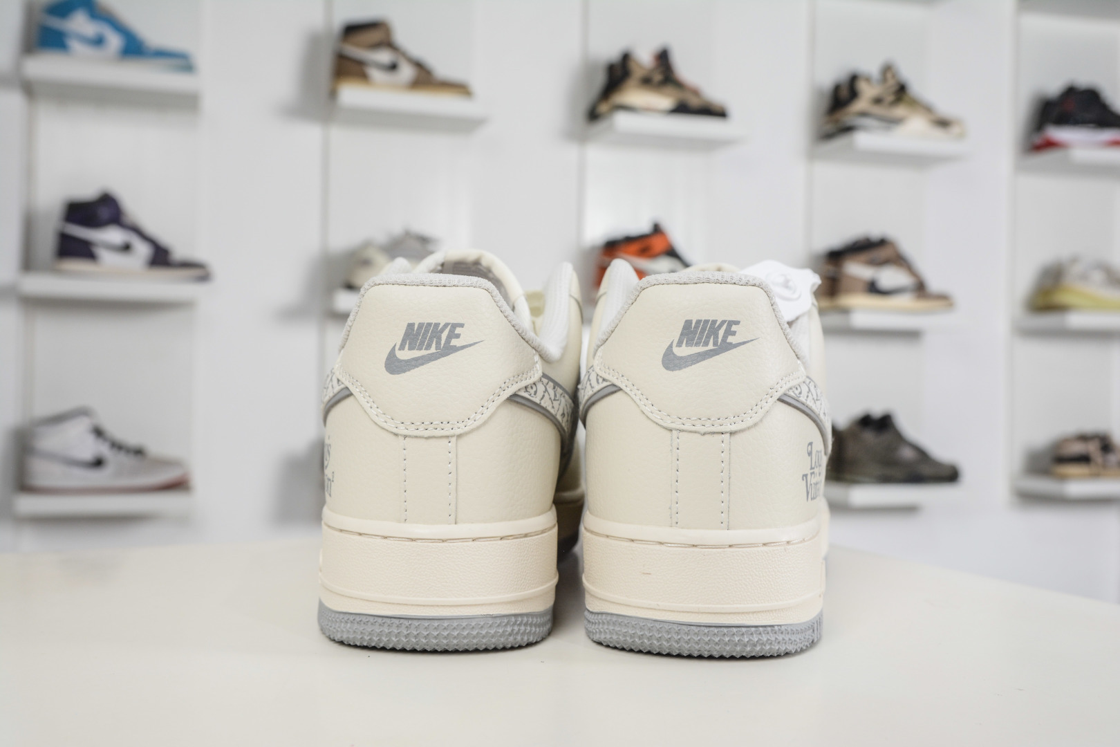 Nike Air Force 1 Low 07 x Louis Vuitton LV联名-米白灰印花 LV2288-001-Top High Quatity Cheap Sneakers Fashion Clothing Clothes Bags handbags Shoes of all Brand wholesale With The best Quality And Beautiful Price from China Factory Chinese suppliers wholesaler seller Nike Air Force 1 Low 07 x Louis Vuitton LV联名-米白灰印花 LV2288-001