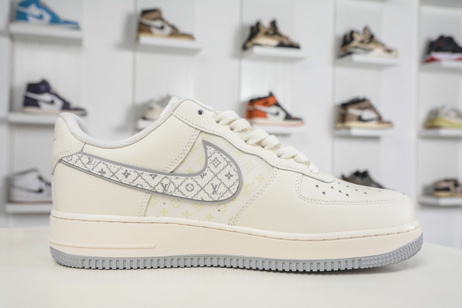 Nike Air Force 1 Low 07 x Louis Vuitton LV联名-米白灰印花 LV2288-001-Top High Quatity Cheap Sneakers Fashion Clothing Clothes Bags handbags Shoes of all Brand wholesale With The best Quality And Beautiful Price from China Factory Chinese suppliers wholesaler seller Nike Air Force 1 Low 07 x Louis Vuitton LV联名-米白灰印花 LV2288-001