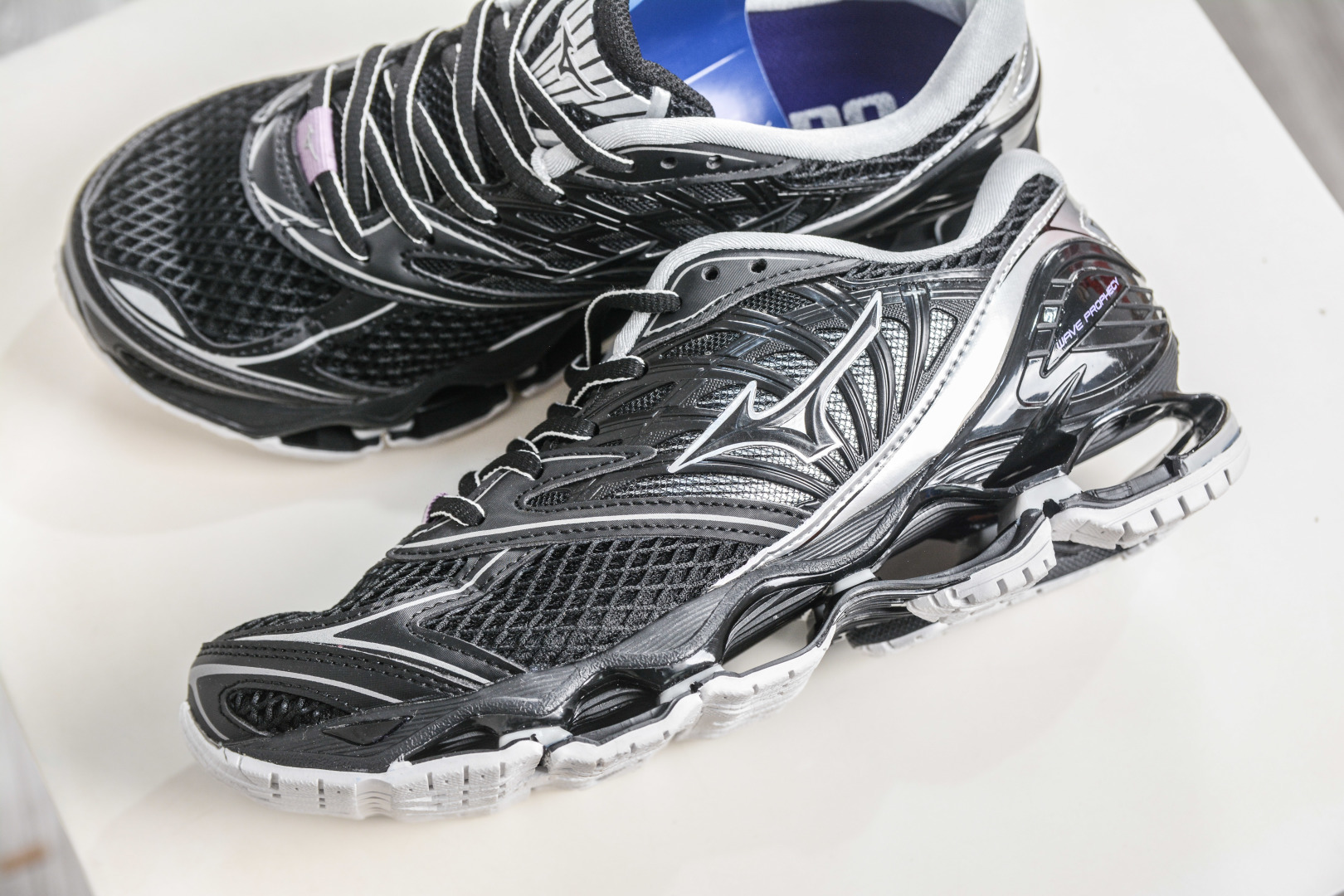 260 Mizuno 美津侬 WAVE PROPHECY 14S 复古时尚休闲舒适运动跑步鞋 D1GA25-Chinese UA Cheap High Quatity Brand Clothes Bags handbags Sneakers wholesale wholesaler seller from China Factory suppliers Fashion Clothing Shoes best Quality Beautiful Price 260 Mizuno 美津侬 WAVE PROPHECY 14S 复古时尚休闲舒适运动跑步鞋 D1GA25