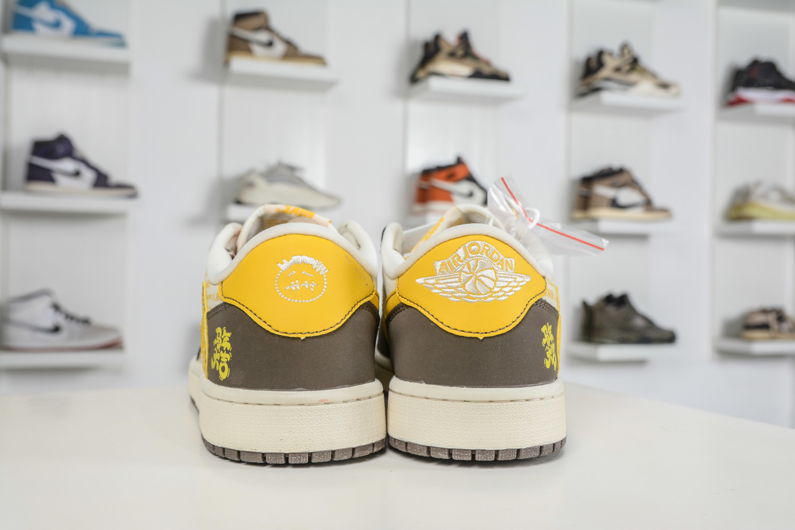 Supreme x Travis Scott x Air Jordan 1 Low乔丹1代低帮倒钩Sup马年限定联名-米棕黄 XD1979-005-Top High Quatity Cheap Sneakers Fashion Clothing Clothes Bags handbags Shoes of all Brand wholesale With The best Quality And Beautiful Price from China Factory Chinese suppliers wholesaler seller Supreme x Travis Scott x Air Jordan 1 Low乔丹1代低帮倒钩Sup马年限定联名-米棕黄 XD1979-005