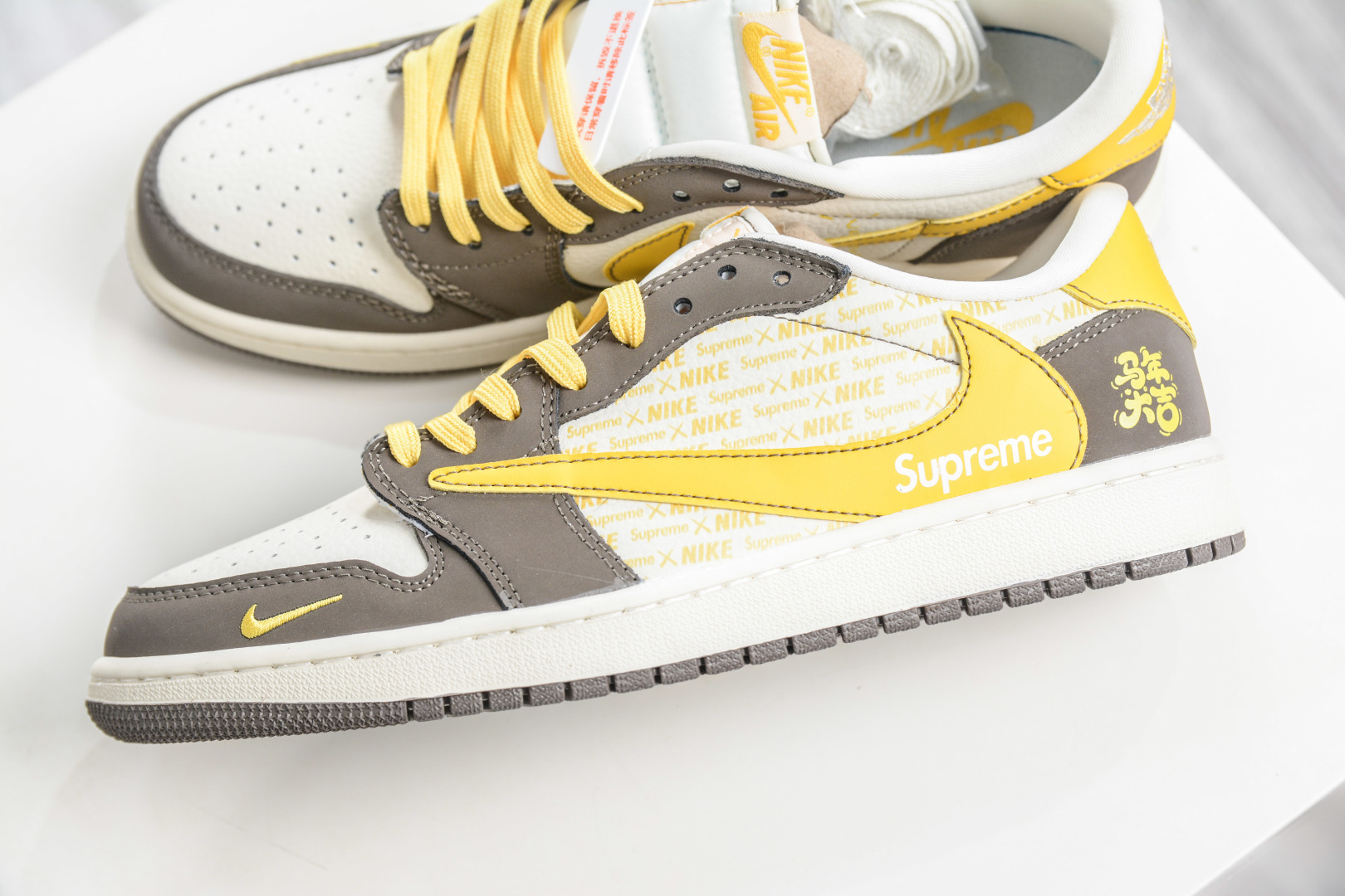 Supreme x Travis Scott x Air Jordan 1 Low乔丹1代低帮倒钩Sup马年限定联名-米棕黄 XD1979-005-Top High Quatity Cheap Sneakers Fashion Clothing Clothes Bags handbags Shoes of all Brand wholesale With The best Quality And Beautiful Price from China Factory Chinese suppliers wholesaler seller Supreme x Travis Scott x Air Jordan 1 Low乔丹1代低帮倒钩Sup马年限定联名-米棕黄 XD1979-005