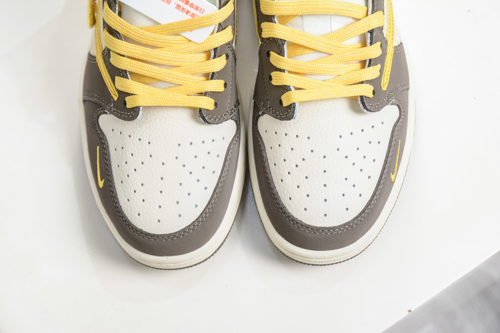 Supreme x Travis Scott x Air Jordan 1 Low乔丹1代低帮倒钩Sup马年限定联名-米棕黄 XD1979-005-Top High Quatity Cheap Sneakers Fashion Clothing Clothes Bags handbags Shoes of all Brand wholesale With The best Quality And Beautiful Price from China Factory Chinese suppliers wholesaler seller Supreme x Travis Scott x Air Jordan 1 Low乔丹1代低帮倒钩Sup马年限定联名-米棕黄 XD1979-005