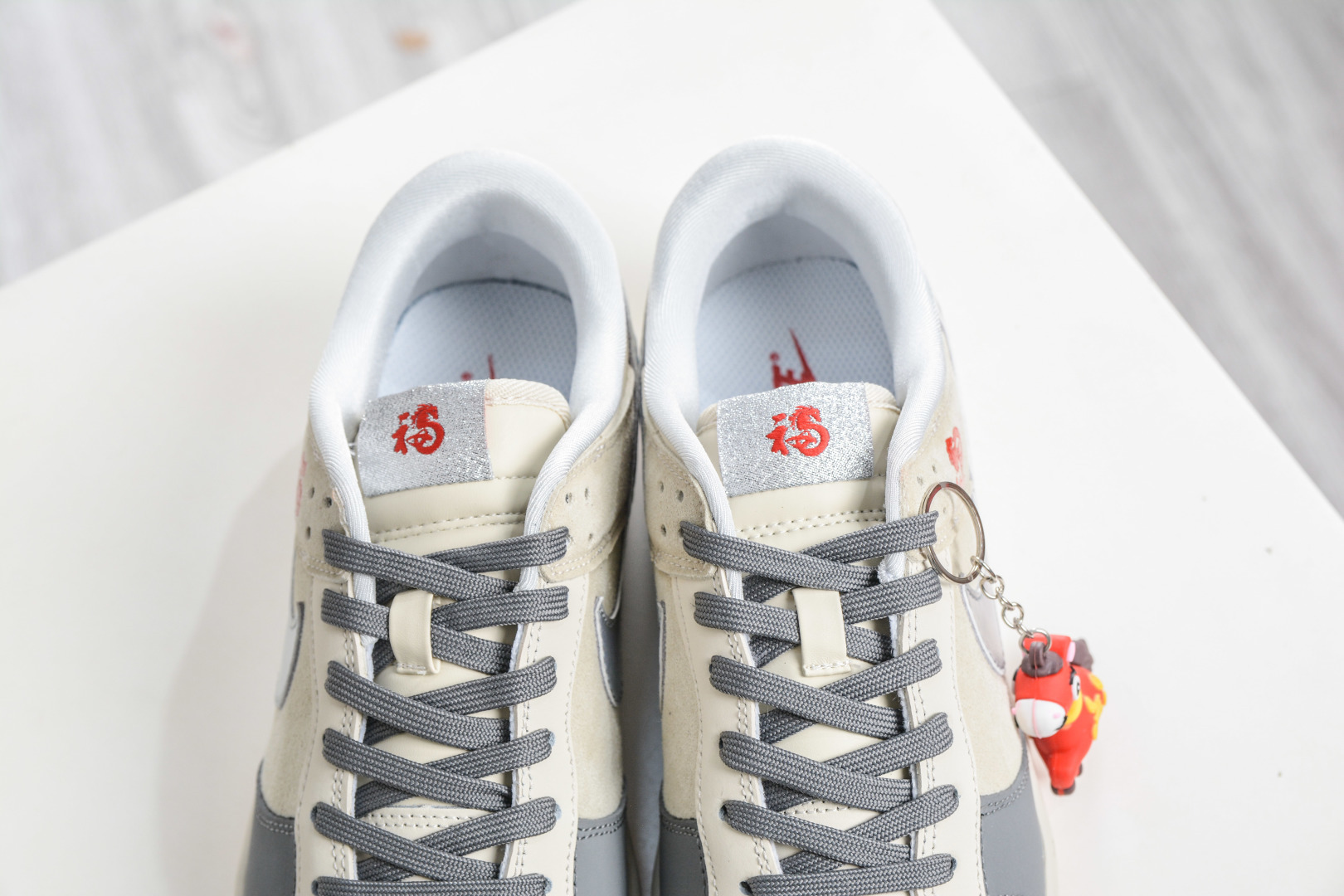 Nike SB Dunk Low x Superme SUP马年限定联名-浅棕灰银 NH0601-482