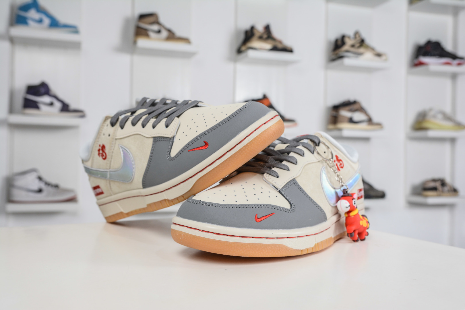 Nike SB Dunk Low x Superme SUP马年限定联名-浅棕灰银 NH0601-482