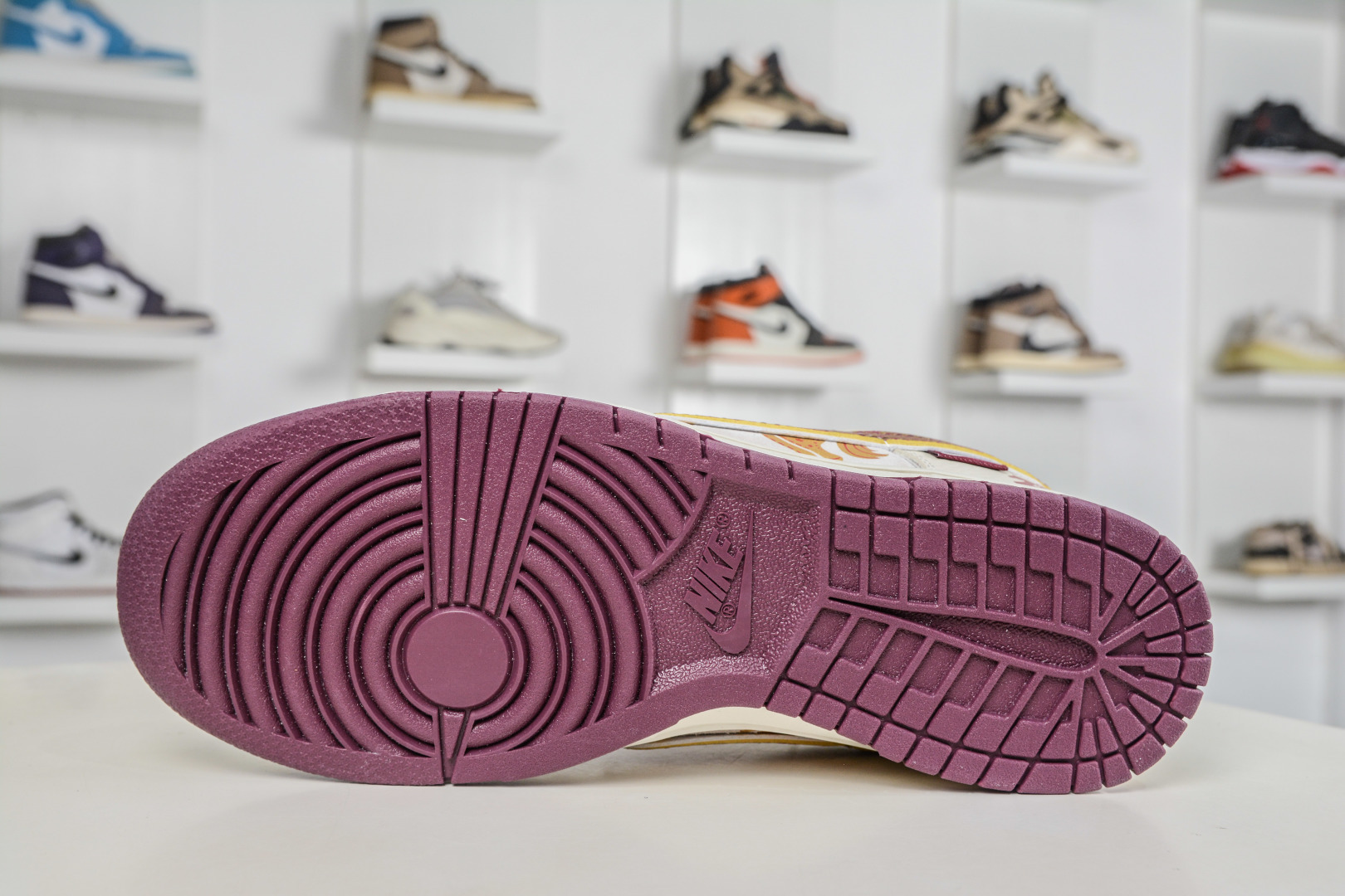 Nike SB Dunk Low 丙午马年限定-米白酒红金 DN3168-023 Nike SB Dunk Low 丙午马年限定-米白酒红金 DN3168-023