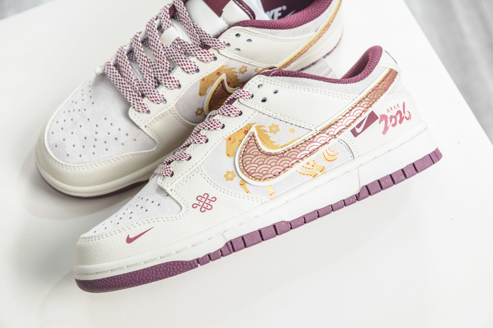 Nike SB Dunk Low 丙午马年限定-米白酒红金 DN3168-023 Nike SB Dunk Low 丙午马年限定-米白酒红金 DN3168-023