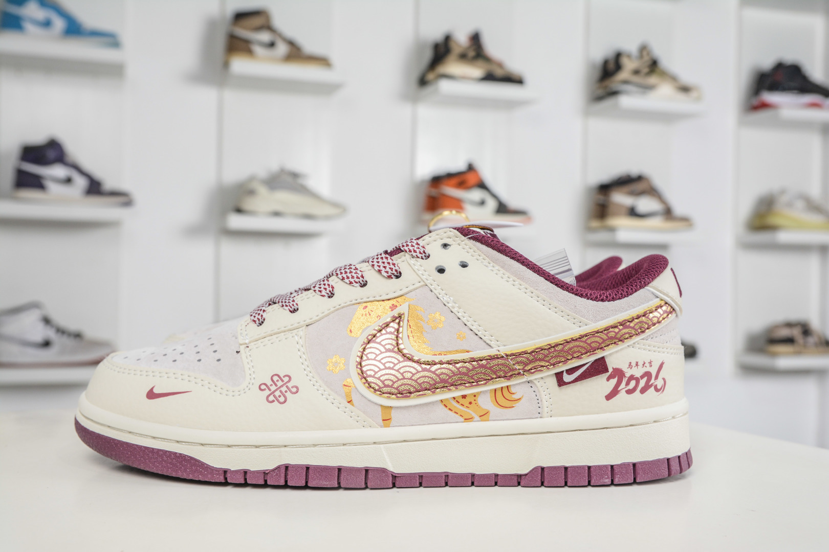 Nike SB Dunk Low 丙午马年限定-米白酒红金 DN3168-023 Nike SB Dunk Low 丙午马年限定-米白酒红金 DN3168-023
