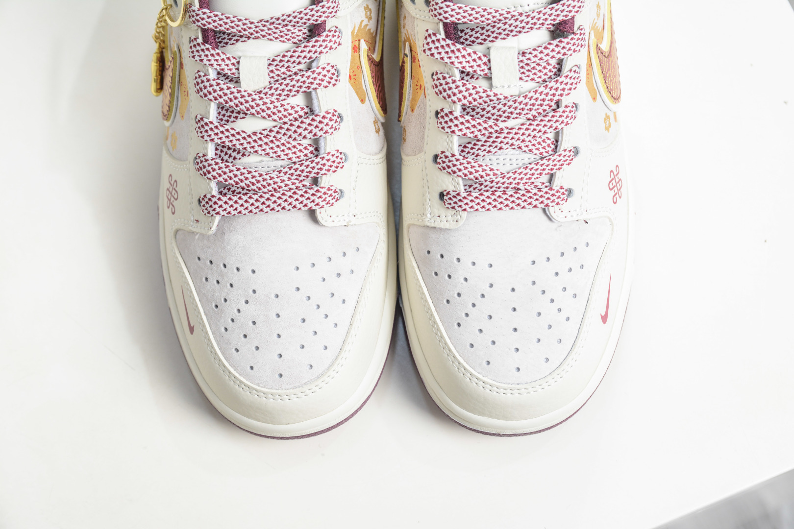 Nike SB Dunk Low 丙午马年限定-米白酒红金 DN3168-023 Nike SB Dunk Low 丙午马年限定-米白酒红金 DN3168-023