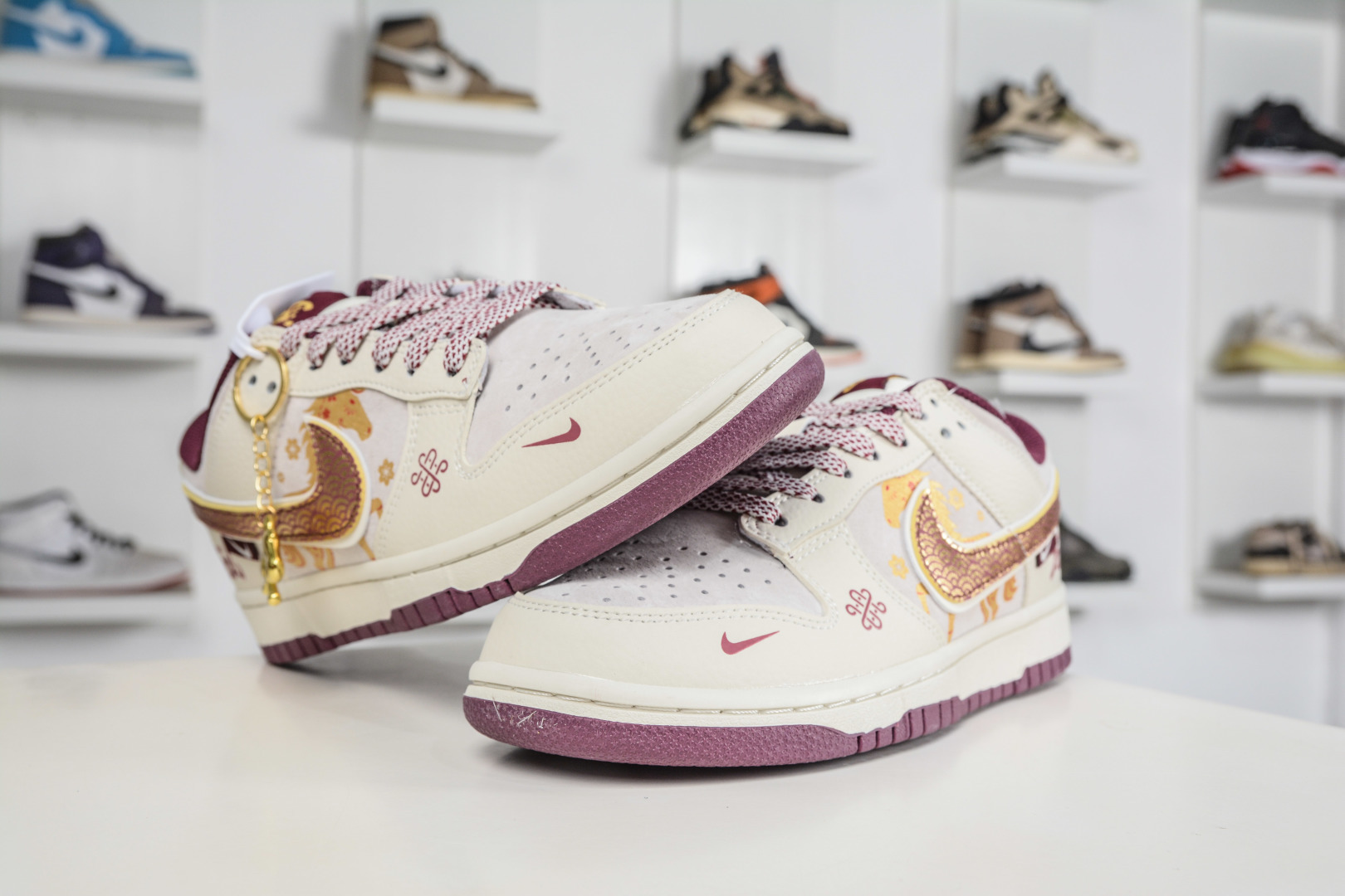 Nike SB Dunk Low 丙午马年限定-米白酒红金 DN3168-023 Nike SB Dunk Low 丙午马年限定-米白酒红金 DN3168-023