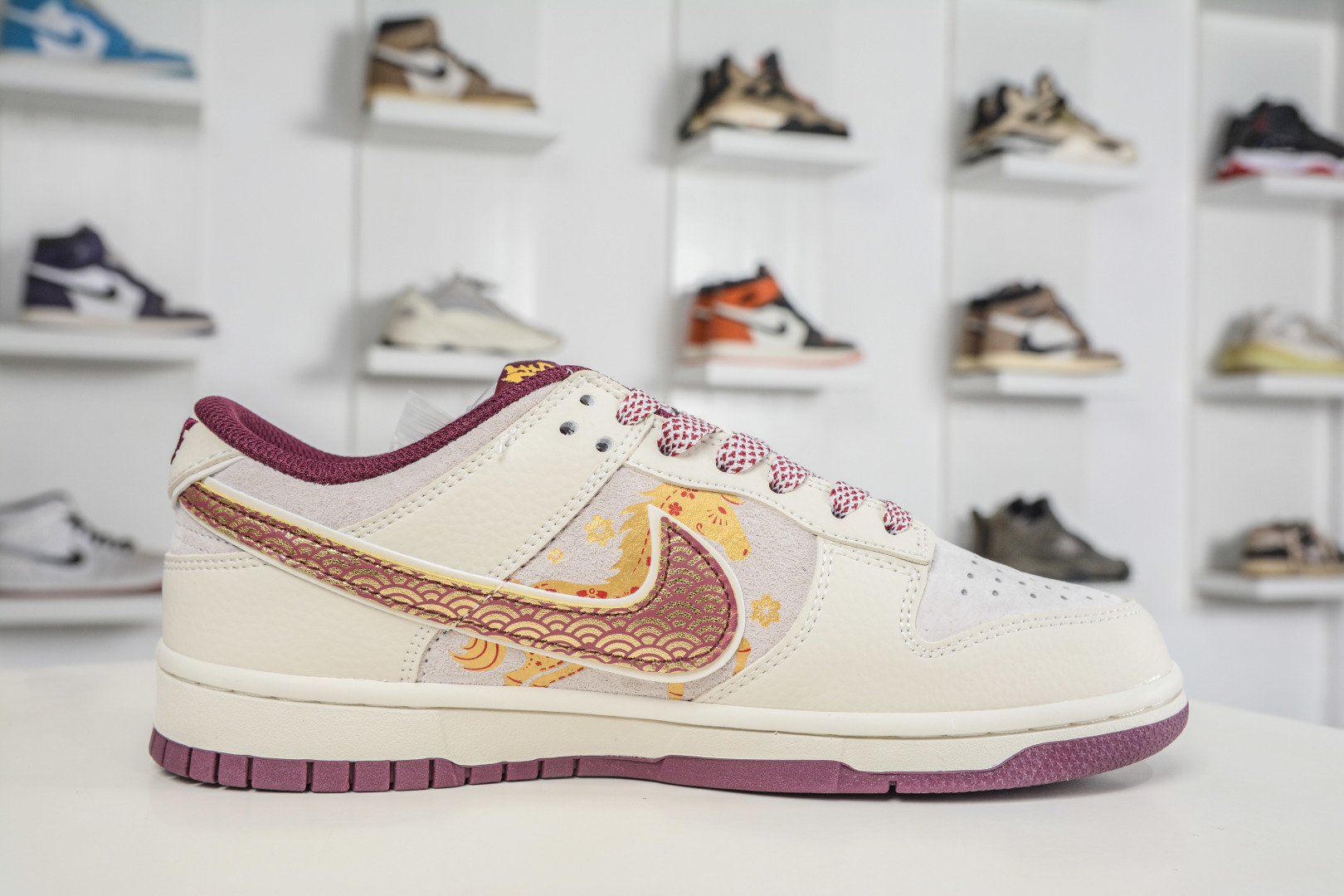 Nike SB Dunk Low 丙午马年限定-米白酒红金 DN3168-023 Nike SB Dunk Low 丙午马年限定-米白酒红金 DN3168-023