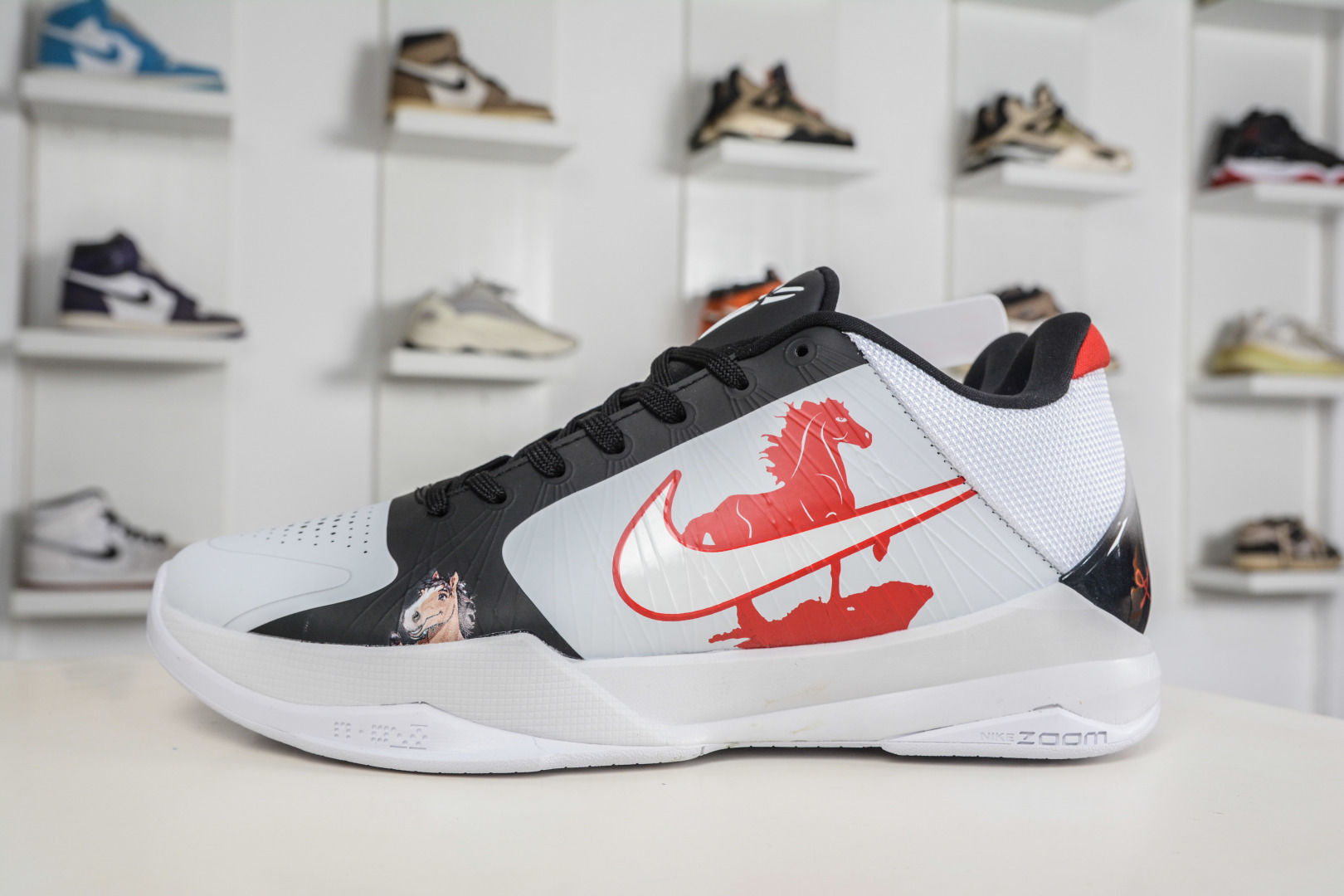 360 NK Zoom Kobe V 马年限定 CNY新年款 耐克 科比5代系列 低帮复刻实战运动低帮文化篮球鞋 CD4991-863-Chinese UA Cheap High Quatity Brand Clothes Bags handbags Sneakers wholesale wholesaler seller from China Factory suppliers Fashion Clothing Shoes best Quality Beautiful Price 360 NK Zoom Kobe V 马年限定 CNY新年款 耐克 科比5代系列 低帮复刻实战运动低帮文化篮球鞋 CD4991-863