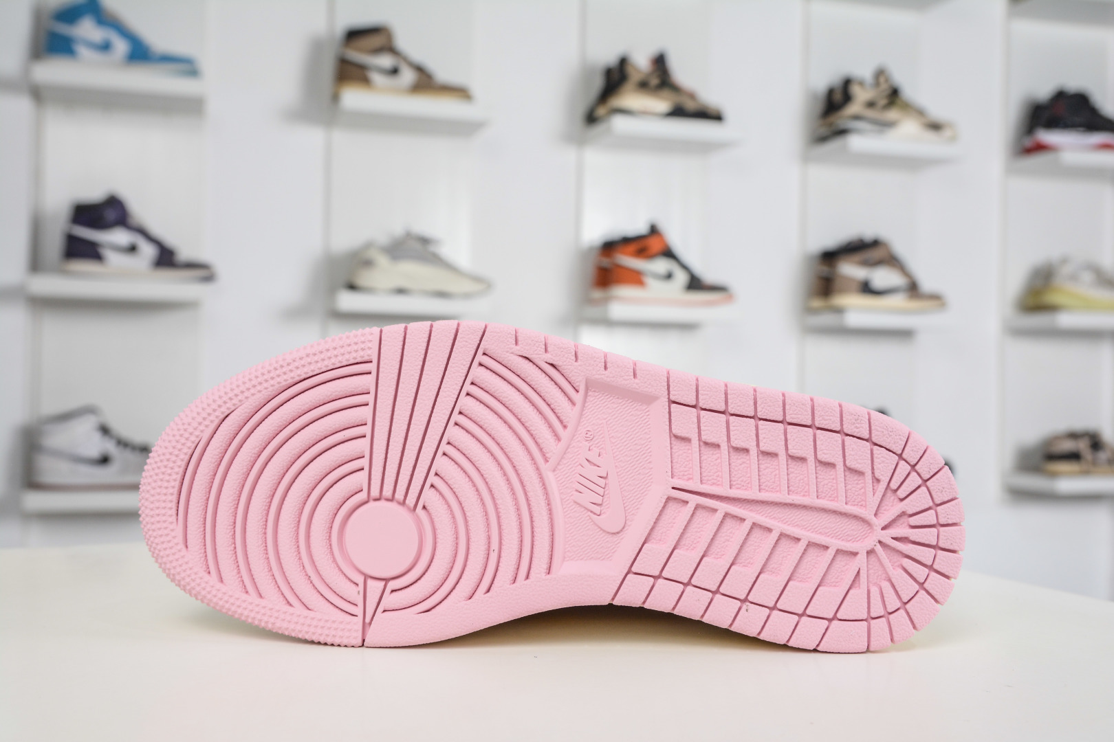 240 F版 Travis Scott x Fragment x Air Jordan 1 Low TS联名倒钩低帮 米黄粉 IQ7604-101