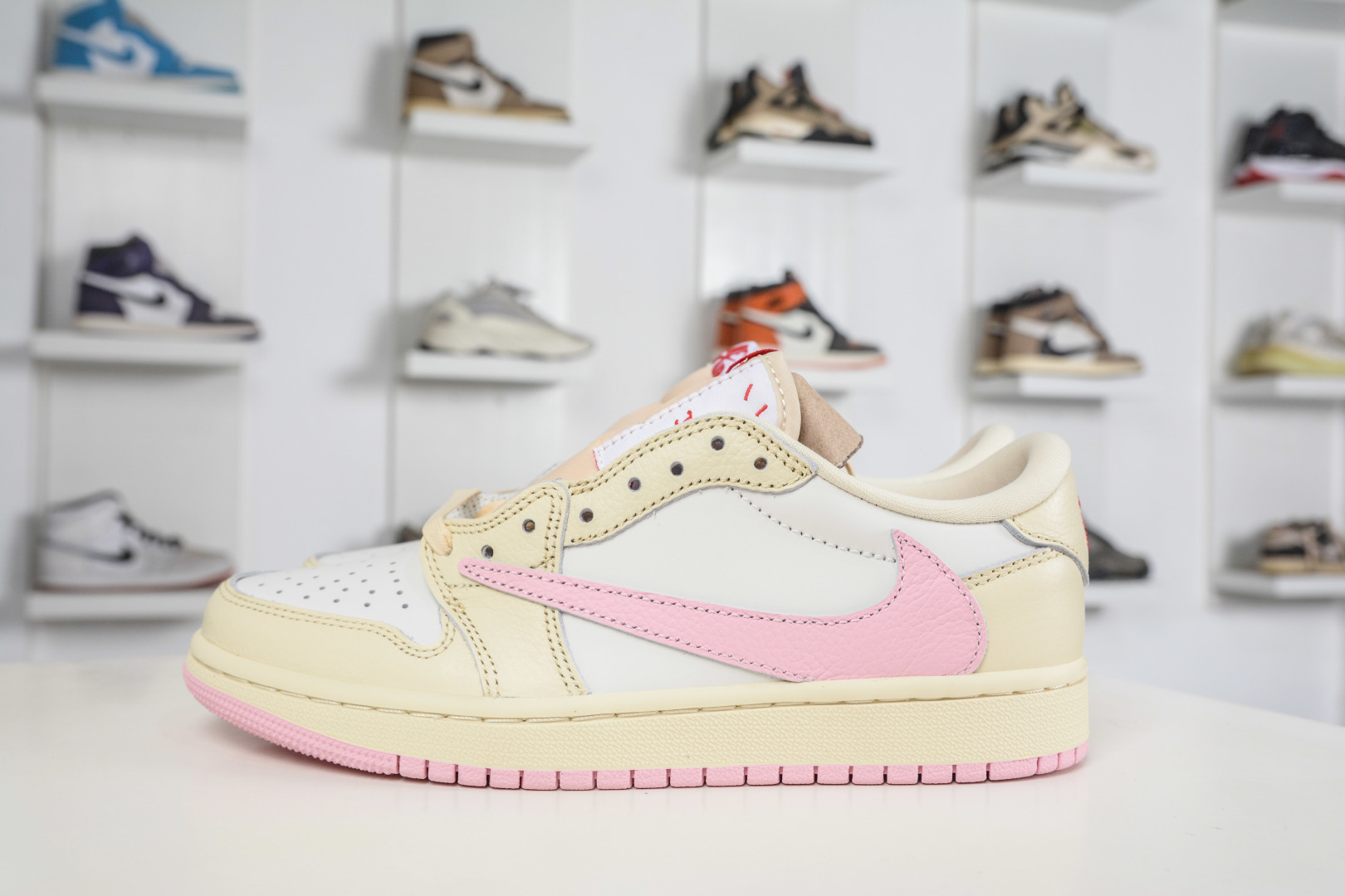 240 F版 Travis Scott x Fragment x Air Jordan 1 Low TS联名倒钩低帮 米黄粉 IQ7604-101