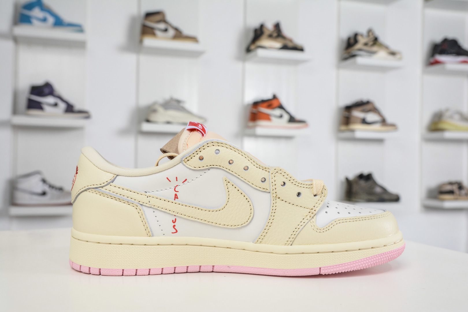 240 F版 Travis Scott x Fragment x Air Jordan 1 Low TS联名倒钩低帮 米黄粉 IQ7604-101