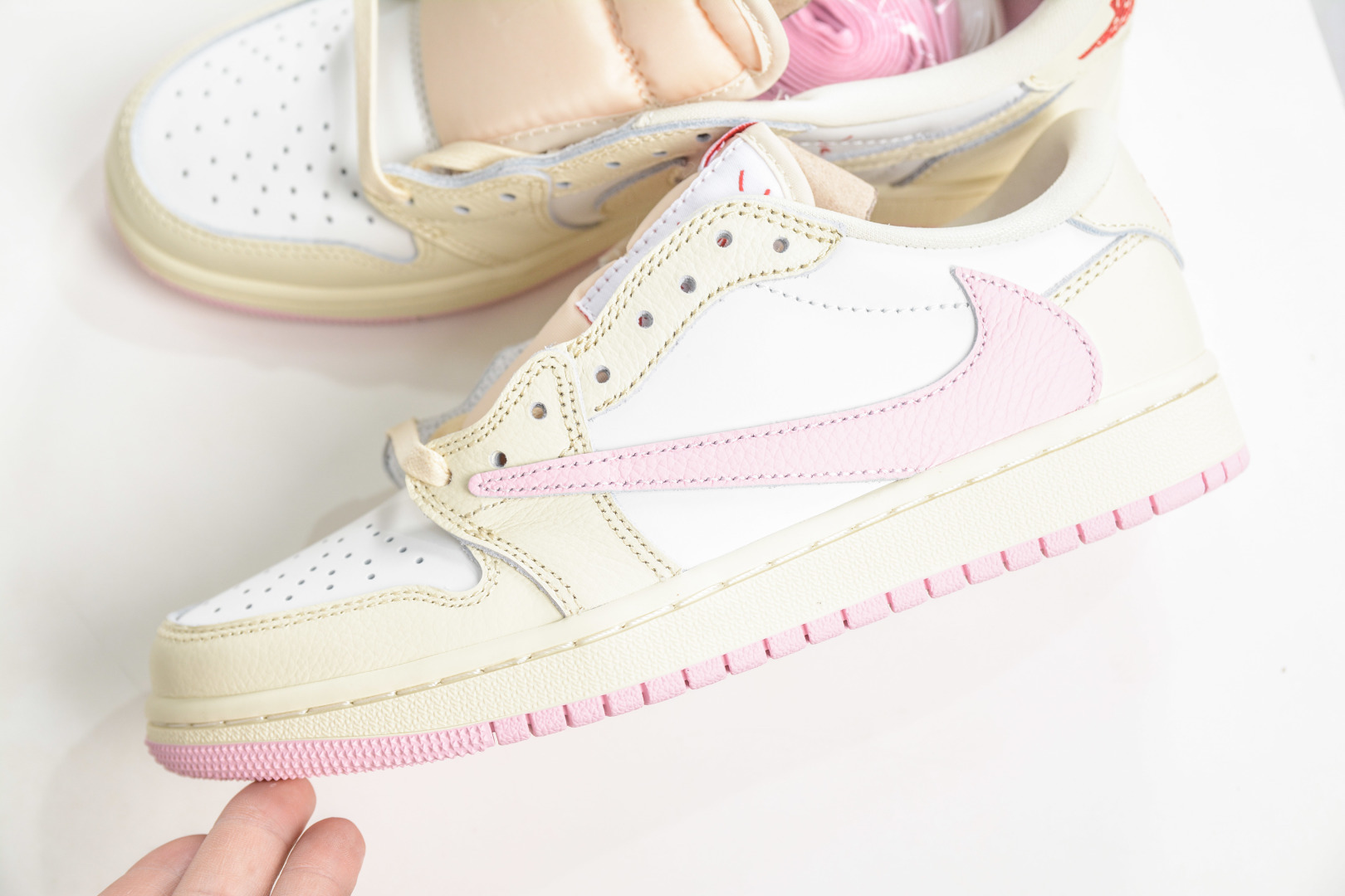 240 F版 Travis Scott x Fragment x Air Jordan 1 Low TS联名倒钩低帮 米黄粉 IQ7604-101