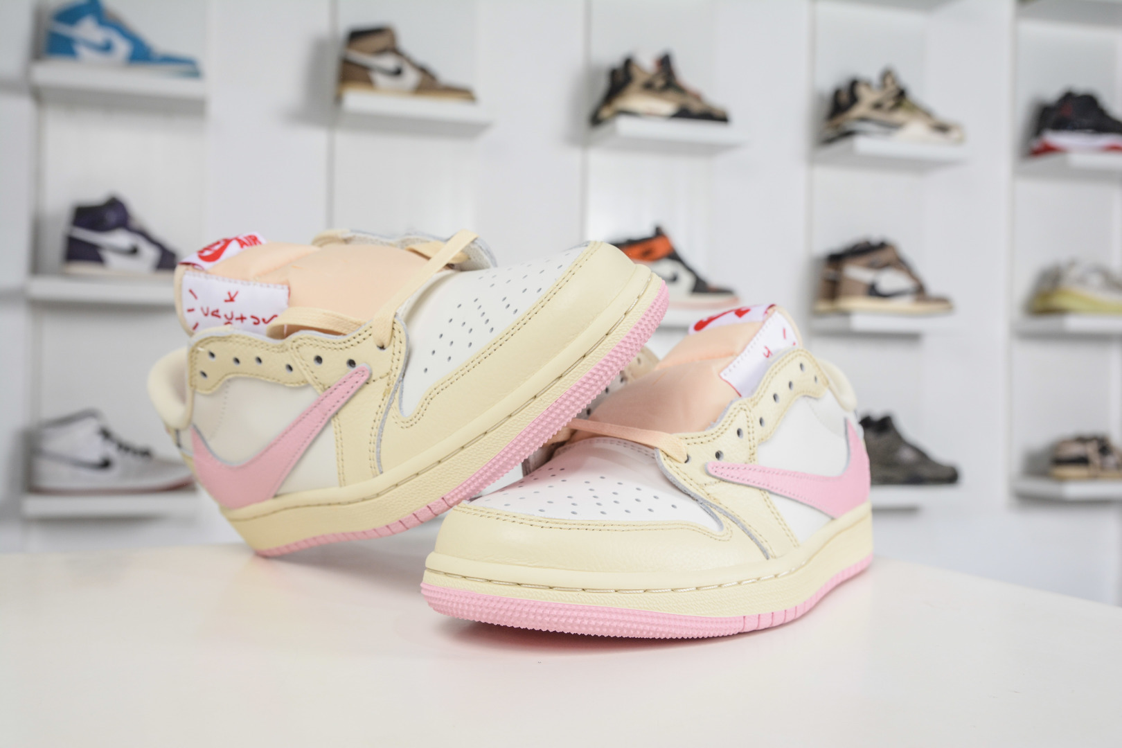 240 F版 Travis Scott x Fragment x Air Jordan 1 Low TS联名倒钩低帮 米黄粉 IQ7604-101