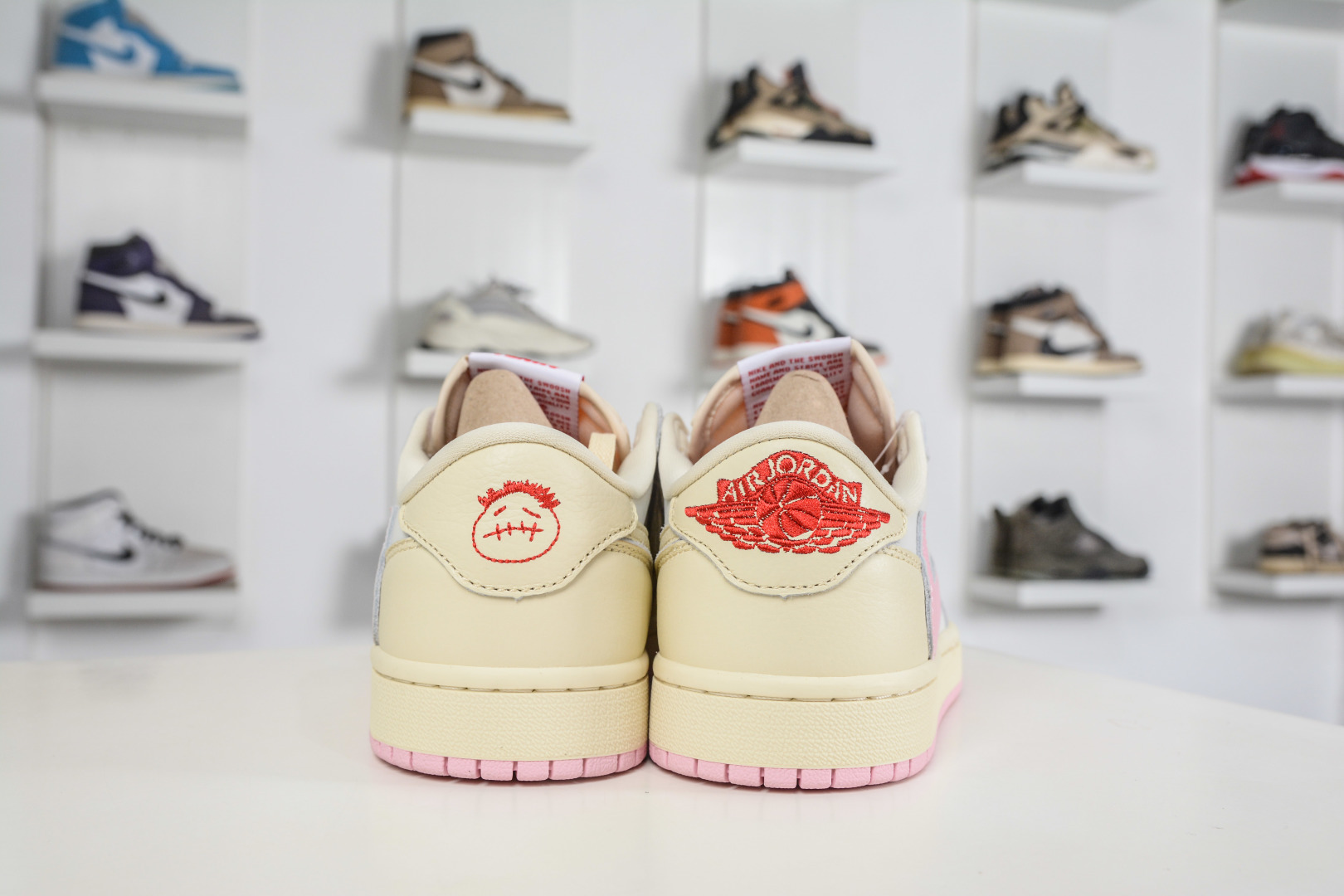 240 F版 Travis Scott x Fragment x Air Jordan 1 Low TS联名倒钩低帮 米黄粉 IQ7604-101