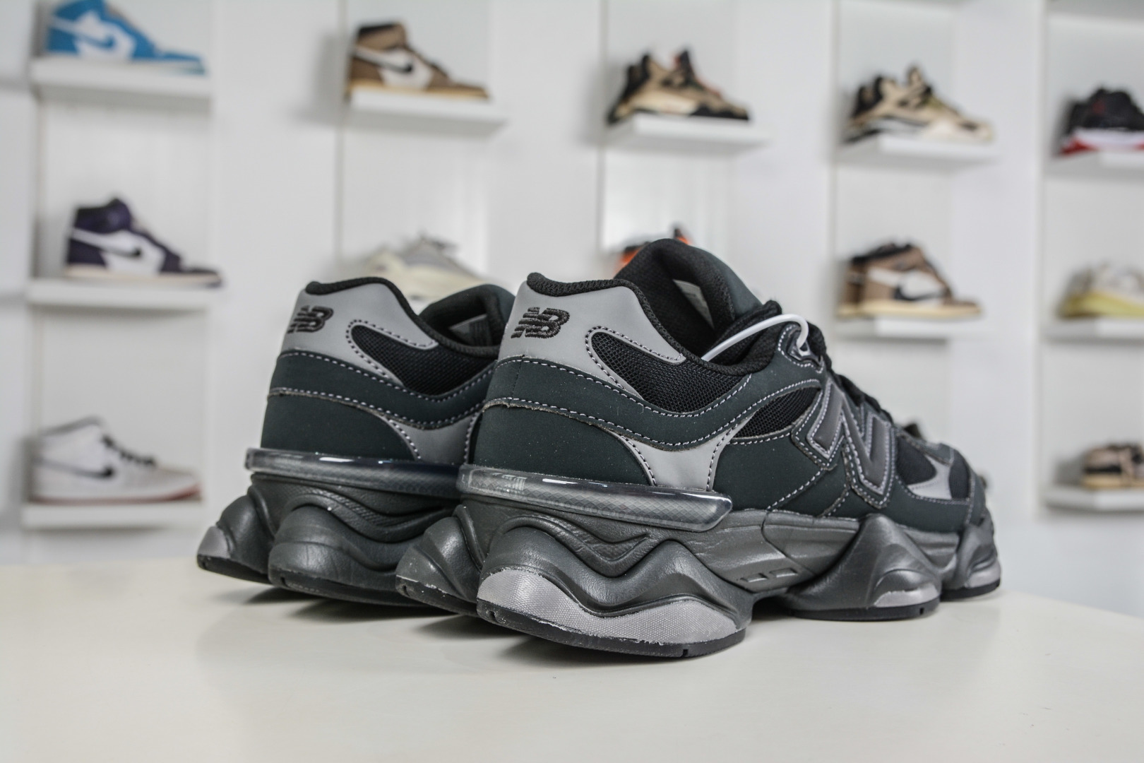 T版 新百伦New Balance NB9060 黑灰 U906079E-Top High Quatity Cheap Sneakers Fashion Clothing Clothes Bags handbags Shoes of all Brand wholesale With The best Quality And Beautiful Price from China Factory Chinese suppliers wholesaler seller T版 新百伦New Balance NB9060 黑灰 U906079E