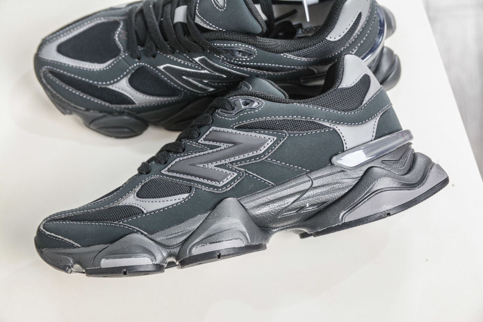 T版 新百伦New Balance NB9060 黑灰 U906079E-Top High Quatity Cheap Sneakers Fashion Clothing Clothes Bags handbags Shoes of all Brand wholesale With The best Quality And Beautiful Price from China Factory Chinese suppliers wholesaler seller T版 新百伦New Balance NB9060 黑灰 U906079E
