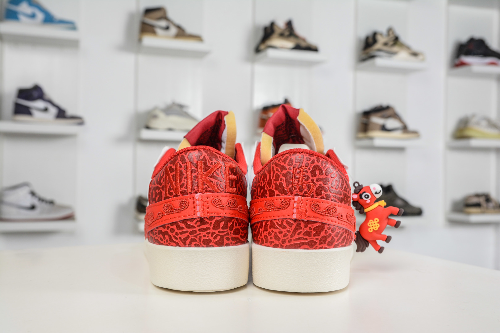 150 Nike Blazer Low ‘77 Jumbo 定制开拓者 马年联名 全新焕新升级经典 Blazer 鞋款 MN2026-003-Chinese UA Cheap High Quatity Brand Clothes Bags handbags Sneakers wholesale wholesaler seller from China Factory suppliers Fashion Clothing Shoes best Quality Beautiful Price 150 Nike Blazer Low ‘77 Jumbo 定制开拓者 马年联名 全新焕新升级经典 Blazer 鞋款 MN2026-003