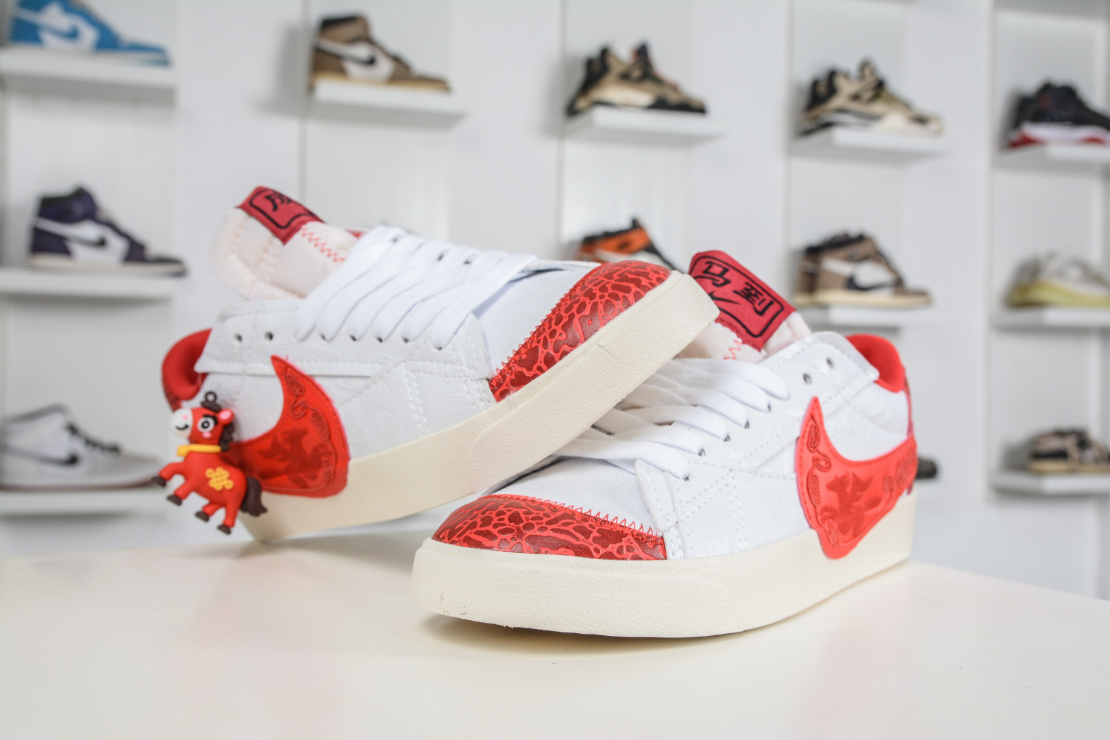 150 Nike Blazer Low ‘77 Jumbo 定制开拓者 马年联名 全新焕新升级经典 Blazer 鞋款 MN2026-003-Chinese UA Cheap High Quatity Brand Clothes Bags handbags Sneakers wholesale wholesaler seller from China Factory suppliers Fashion Clothing Shoes best Quality Beautiful Price 150 Nike Blazer Low ‘77 Jumbo 定制开拓者 马年联名 全新焕新升级经典 Blazer 鞋款 MN2026-003