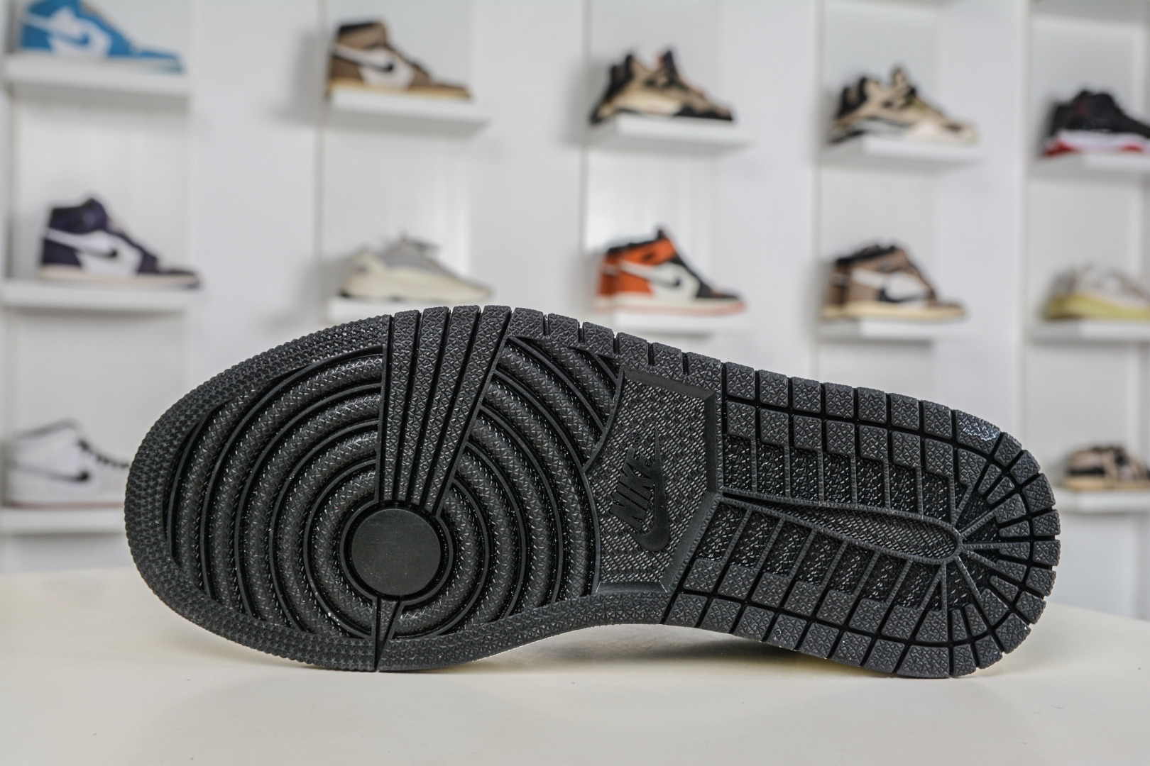 TS x Air Jordan x Louis Vuitton AJ1 Low 倒钩低帮LV联名-黑白红压纹 DZ2688-116-Top High Quatity Cheap Sneakers Fashion Clothing Clothes Bags handbags Shoes of all Brand wholesale With The best Quality And Beautiful Price from China Factory Chinese suppliers wholesaler seller TS x Air Jordan x Louis Vuitton AJ1 Low 倒钩低帮LV联名-黑白红压纹 DZ2688-116