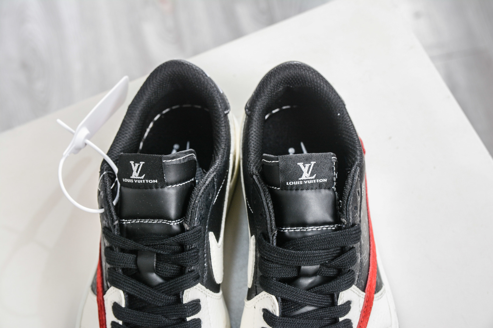 TS x Air Jordan x Louis Vuitton AJ1 Low 倒钩低帮LV联名-黑白红压纹 DZ2688-116-Top High Quatity Cheap Sneakers Fashion Clothing Clothes Bags handbags Shoes of all Brand wholesale With The best Quality And Beautiful Price from China Factory Chinese suppliers wholesaler seller TS x Air Jordan x Louis Vuitton AJ1 Low 倒钩低帮LV联名-黑白红压纹 DZ2688-116