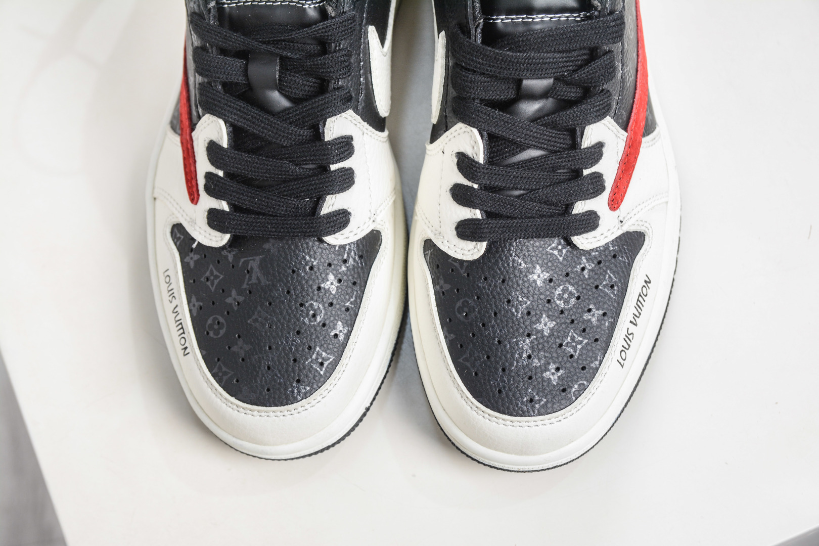 TS x Air Jordan x Louis Vuitton AJ1 Low 倒钩低帮LV联名-黑白红压纹 DZ2688-116-Top High Quatity Cheap Sneakers Fashion Clothing Clothes Bags handbags Shoes of all Brand wholesale With The best Quality And Beautiful Price from China Factory Chinese suppliers wholesaler seller TS x Air Jordan x Louis Vuitton AJ1 Low 倒钩低帮LV联名-黑白红压纹 DZ2688-116