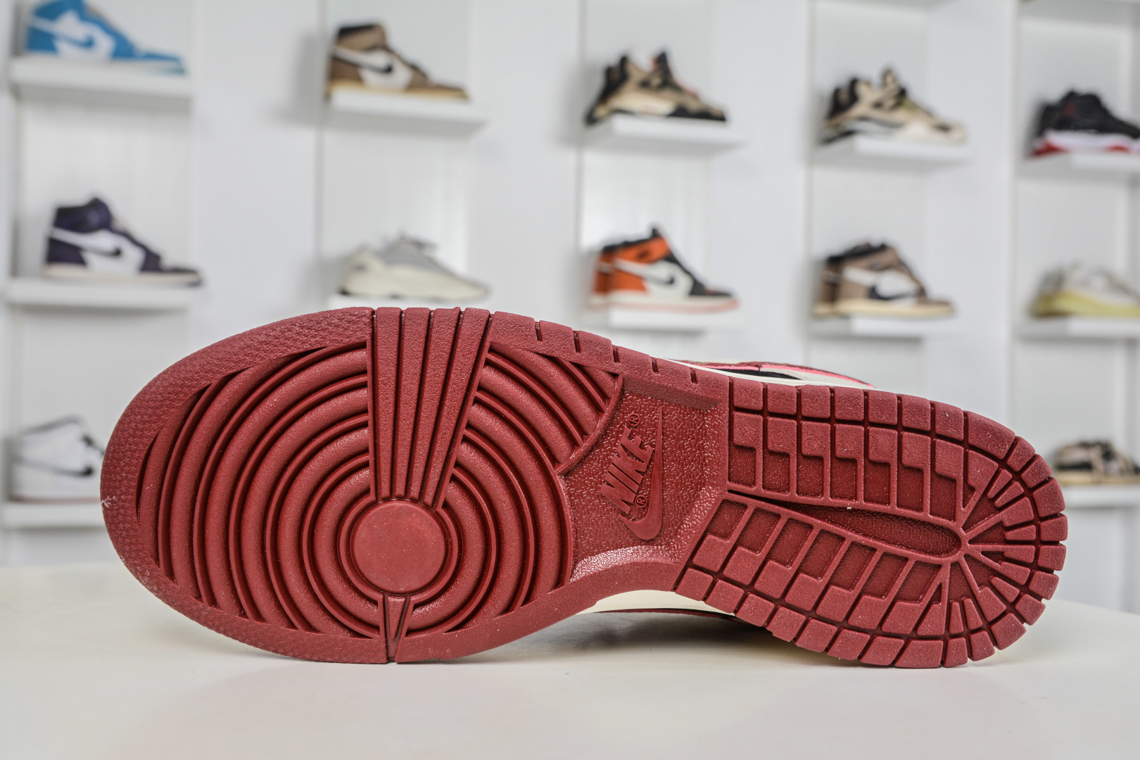 Nike SB Dunk Low 马年限定-米黑红 SL8888-001-Top High Quatity Cheap Sneakers Fashion Clothing Clothes Bags handbags Shoes of all Brand wholesale With The best Quality And Beautiful Price from China Factory Chinese suppliers wholesaler seller Nike SB Dunk Low 马年限定-米黑红 SL8888-001