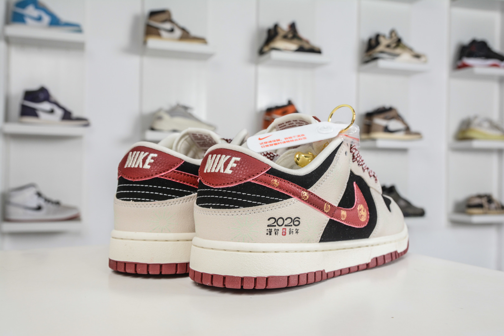 Nike SB Dunk Low 马年限定-米黑红 SL8888-001-Top High Quatity Cheap Sneakers Fashion Clothing Clothes Bags handbags Shoes of all Brand wholesale With The best Quality And Beautiful Price from China Factory Chinese suppliers wholesaler seller Nike SB Dunk Low 马年限定-米黑红 SL8888-001