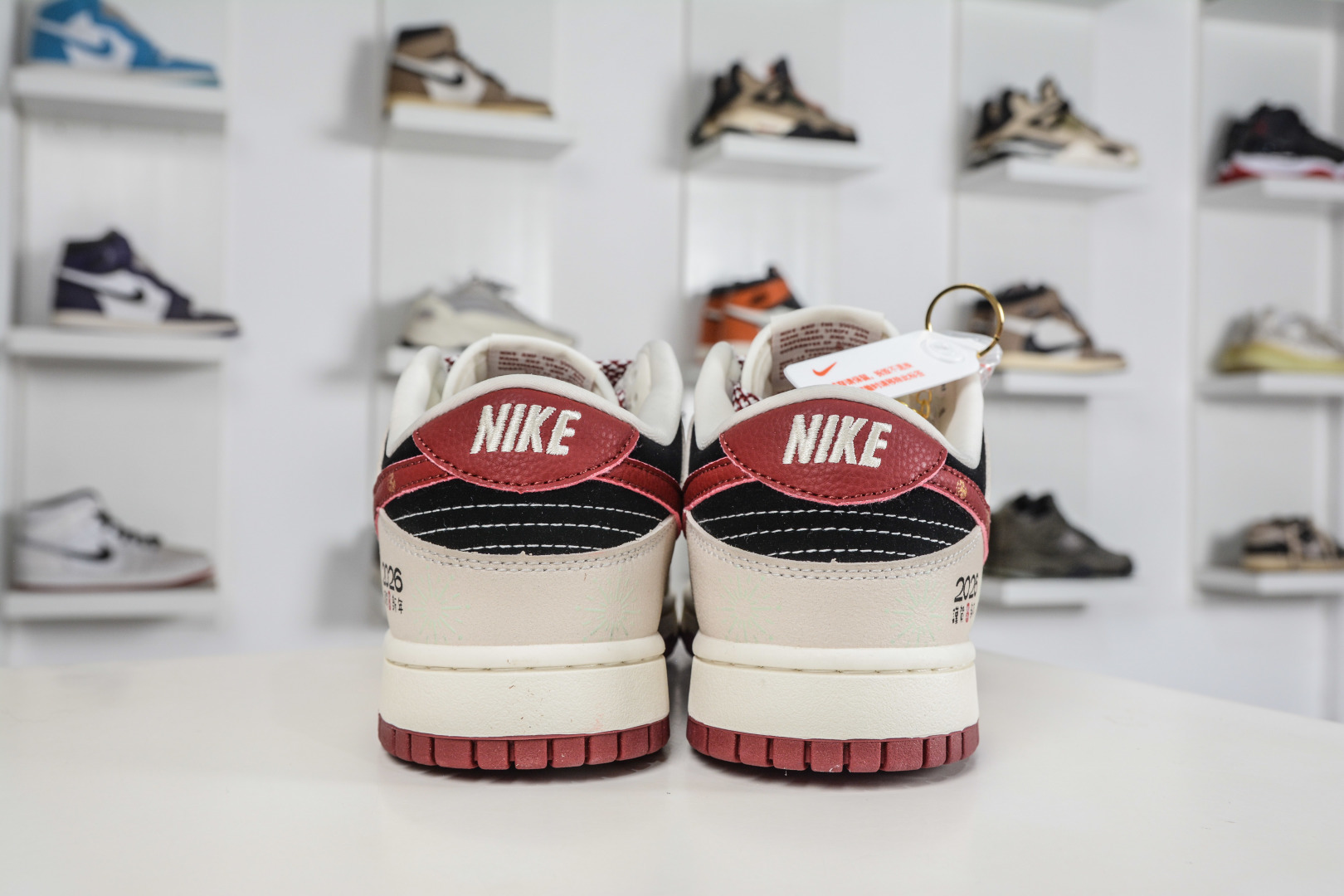 Nike SB Dunk Low 马年限定-米黑红 SL8888-001-Top High Quatity Cheap Sneakers Fashion Clothing Clothes Bags handbags Shoes of all Brand wholesale With The best Quality And Beautiful Price from China Factory Chinese suppliers wholesaler seller Nike SB Dunk Low 马年限定-米黑红 SL8888-001