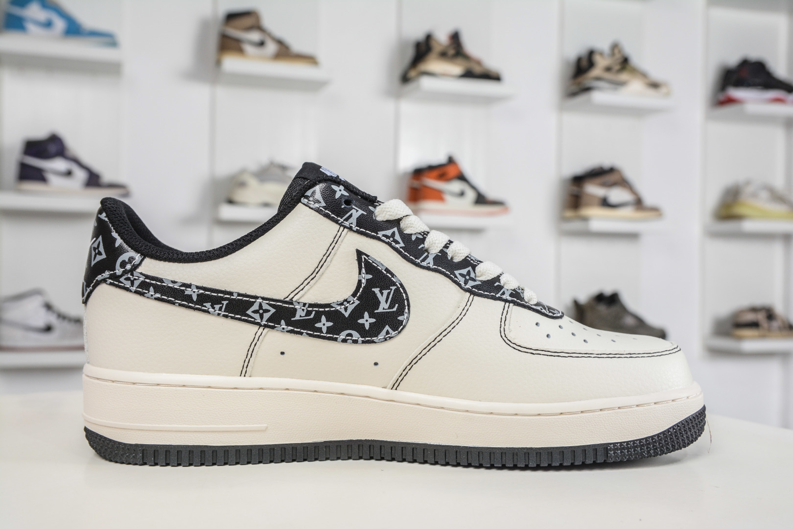 Nike Air Force 1 Low 07 x Louis Vuitton LV联名-米白黑 LV2288-002-Top High Quatity Cheap Sneakers Fashion Clothing Clothes Bags handbags Shoes of all Brand wholesale With The best Quality And Beautiful Price from China Factory Chinese suppliers wholesaler seller Nike Air Force 1 Low 07 x Louis Vuitton LV联名-米白黑 LV2288-002