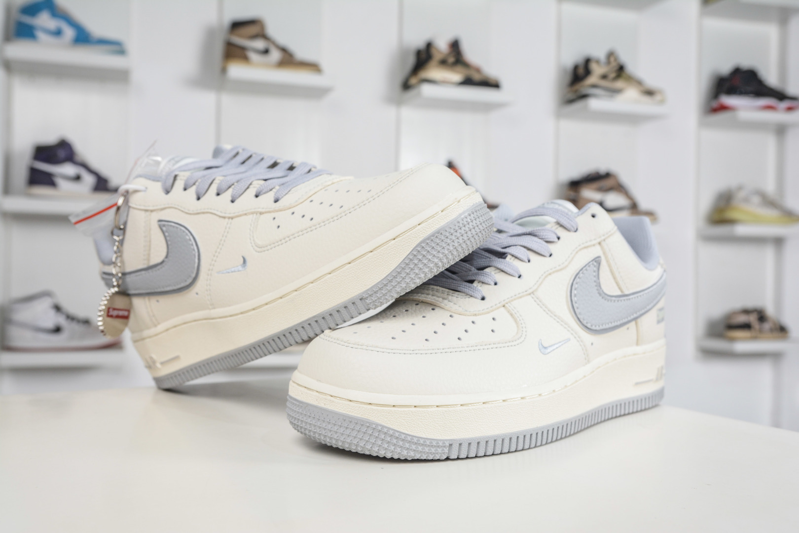 Nike Air Force 1 Low 07 x Supreme SUP联名-反光灰 DD1982-338-Top High Quatity Cheap Sneakers Fashion Clothing Clothes Bags handbags Shoes of all Brand wholesale With The best Quality And Beautiful Price from China Factory Chinese suppliers wholesaler seller Nike Air Force 1 Low 07 x Supreme SUP联名-反光灰 DD1982-338