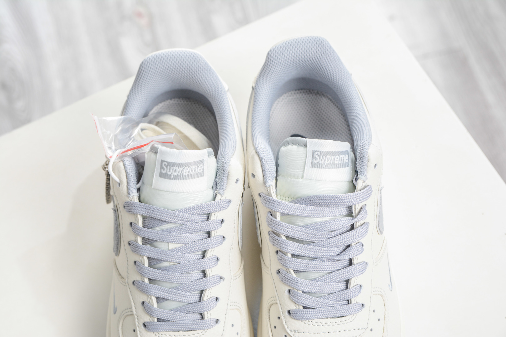 Nike Air Force 1 Low 07 x Supreme SUP联名-反光灰 DD1982-338-Top High Quatity Cheap Sneakers Fashion Clothing Clothes Bags handbags Shoes of all Brand wholesale With The best Quality And Beautiful Price from China Factory Chinese suppliers wholesaler seller Nike Air Force 1 Low 07 x Supreme SUP联名-反光灰 DD1982-338