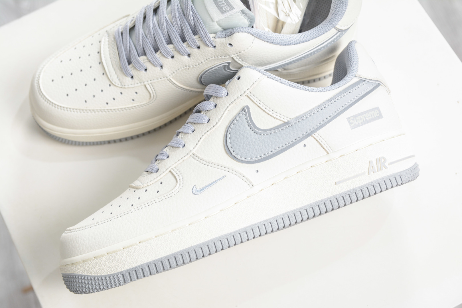 Nike Air Force 1 Low 07 x Supreme SUP联名-反光灰 DD1982-338-Top High Quatity Cheap Sneakers Fashion Clothing Clothes Bags handbags Shoes of all Brand wholesale With The best Quality And Beautiful Price from China Factory Chinese suppliers wholesaler seller Nike Air Force 1 Low 07 x Supreme SUP联名-反光灰 DD1982-338