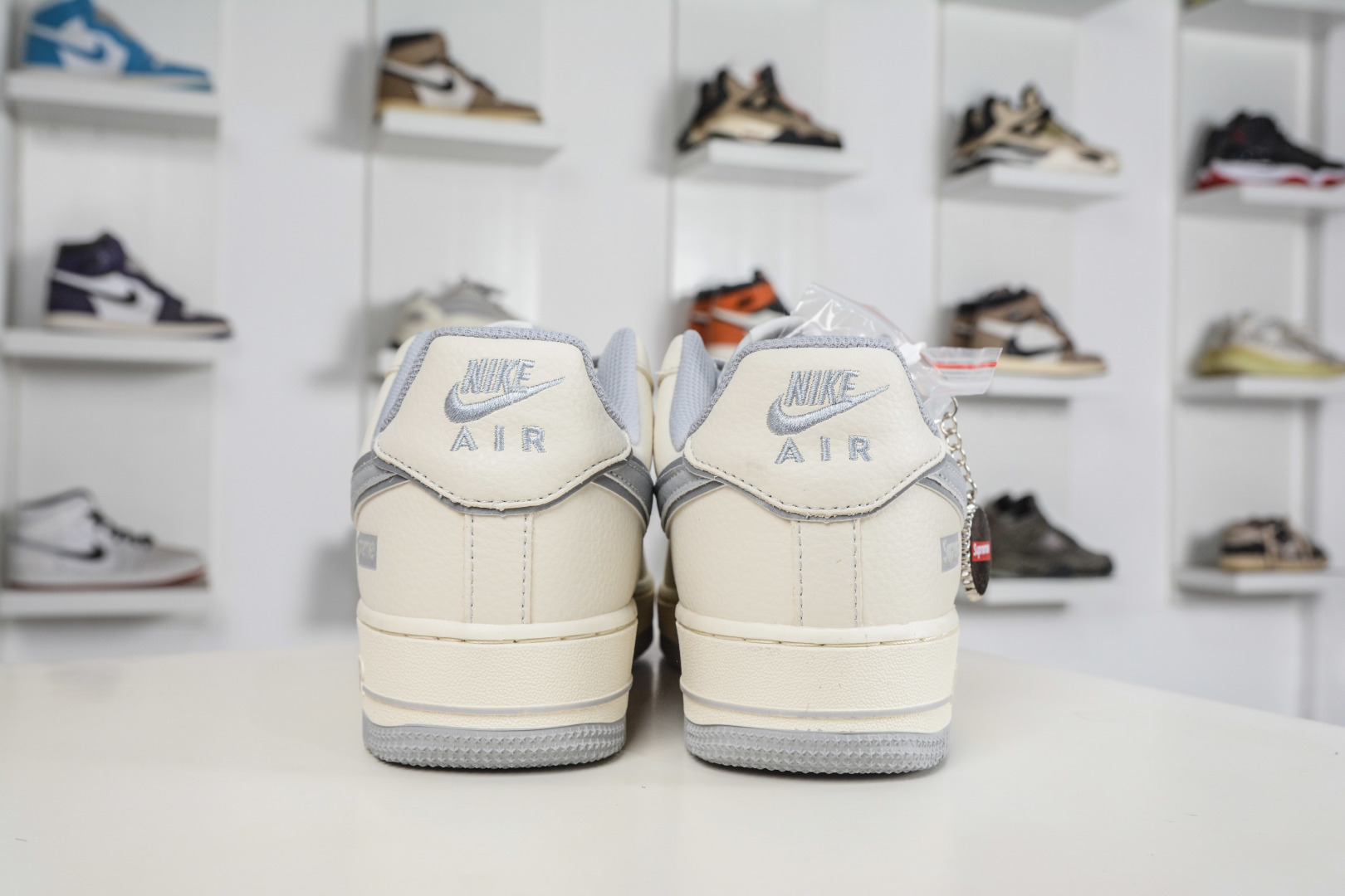 Nike Air Force 1 Low 07 x Supreme SUP联名-反光灰 DD1982-338-Top High Quatity Cheap Sneakers Fashion Clothing Clothes Bags handbags Shoes of all Brand wholesale With The best Quality And Beautiful Price from China Factory Chinese suppliers wholesaler seller Nike Air Force 1 Low 07 x Supreme SUP联名-反光灰 DD1982-338