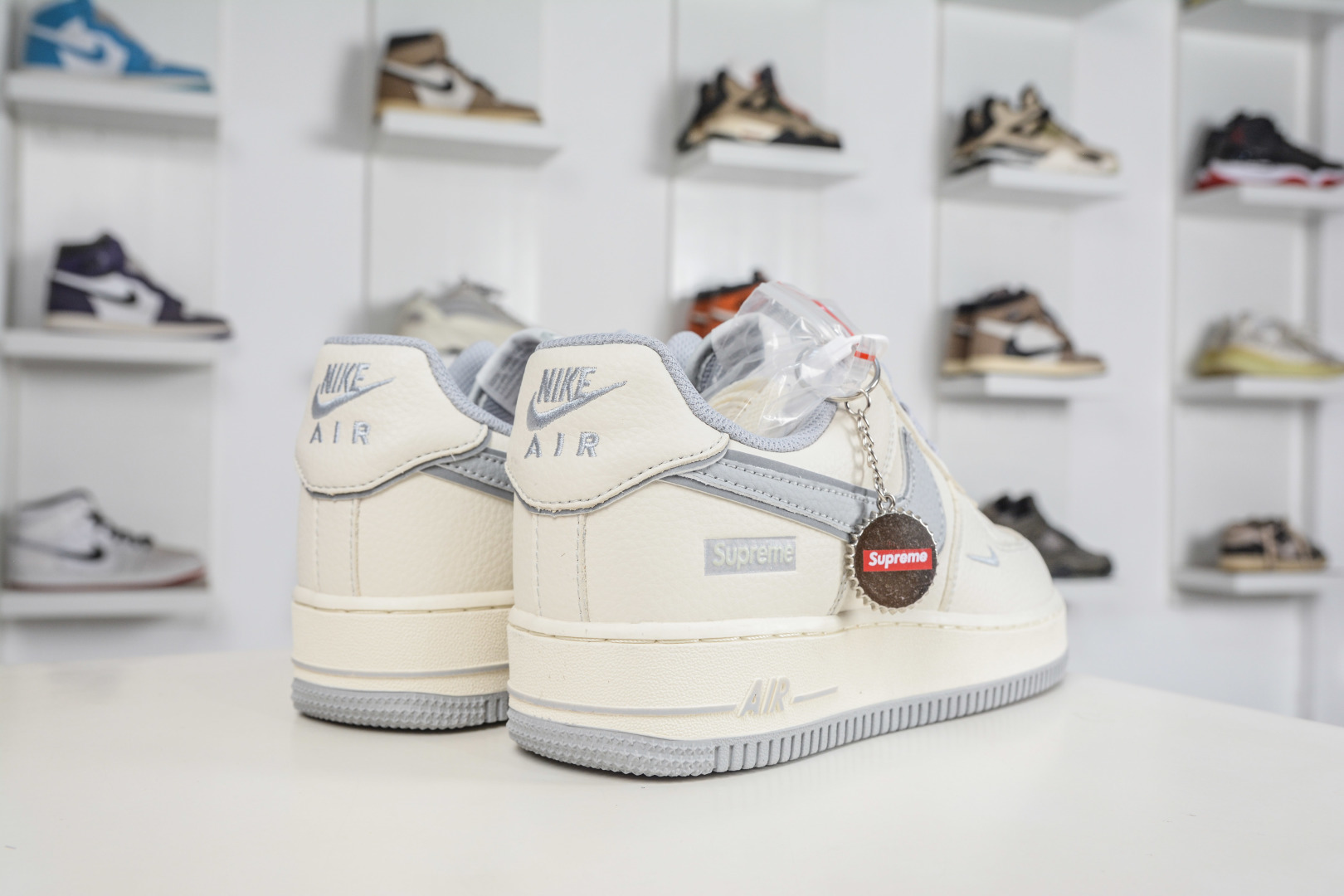 Nike Air Force 1 Low 07 x Supreme SUP联名-反光灰 DD1982-338-Top High Quatity Cheap Sneakers Fashion Clothing Clothes Bags handbags Shoes of all Brand wholesale With The best Quality And Beautiful Price from China Factory Chinese suppliers wholesaler seller Nike Air Force 1 Low 07 x Supreme SUP联名-反光灰 DD1982-338